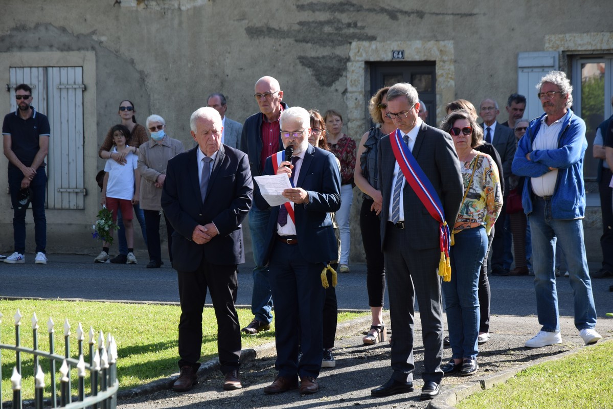 La lecture des lettres officielles