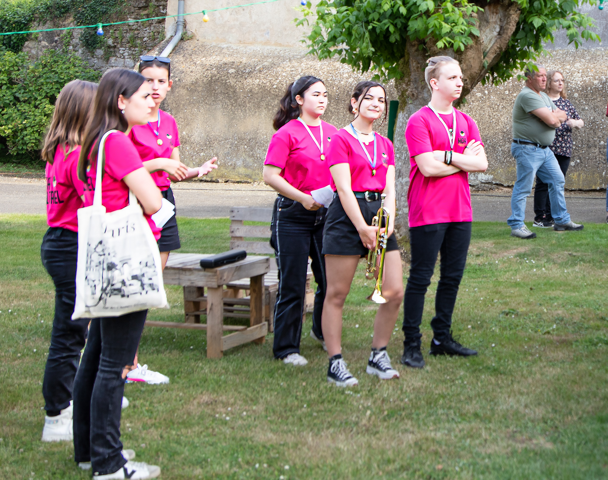 2 Groupe de lycéens des Arts en attente 1bis 200522.jpg