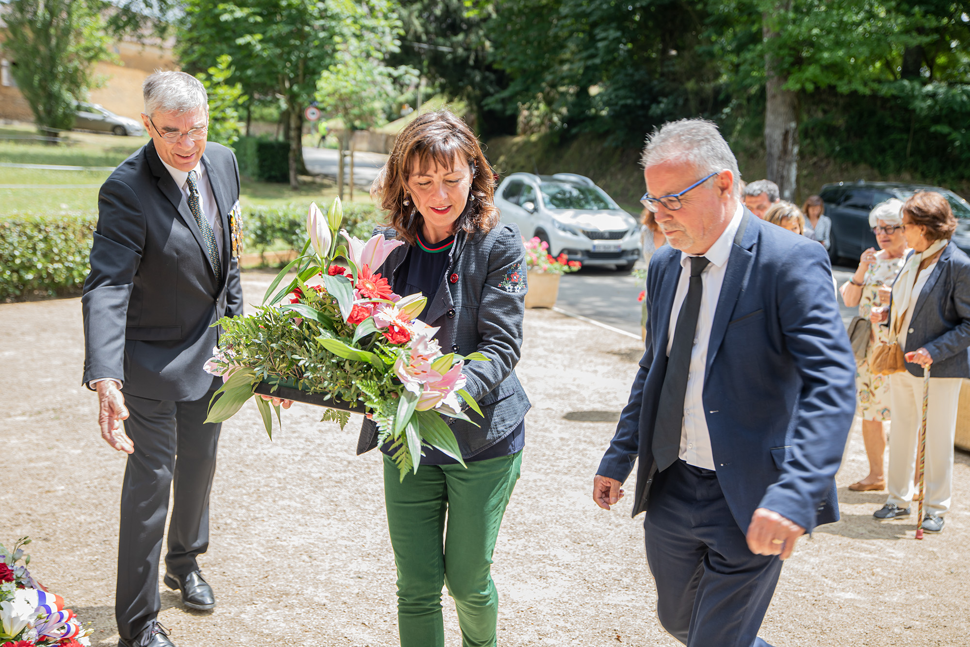 5 Carole Delga dépose une gerbe avec Philippe Dupouy 1bis 070622.jpg