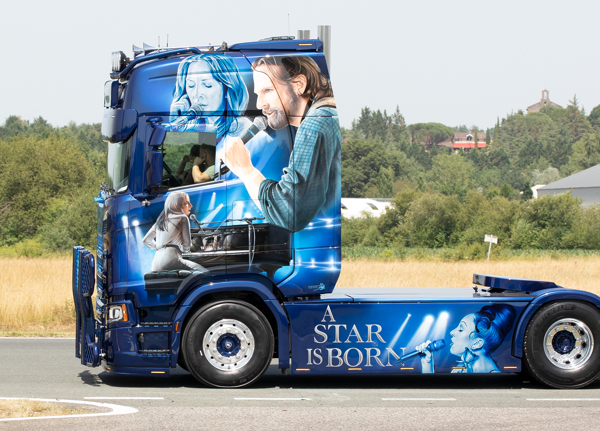 5 Camion décoré 1bis 070622.jpg