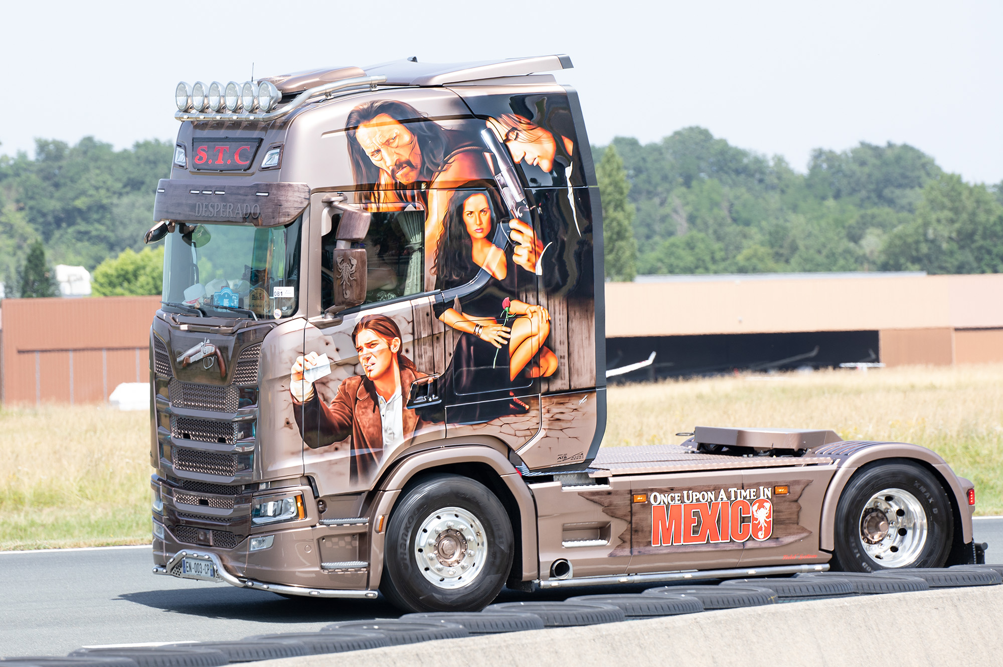 11 Camion décoré 1bis 070622.jpg