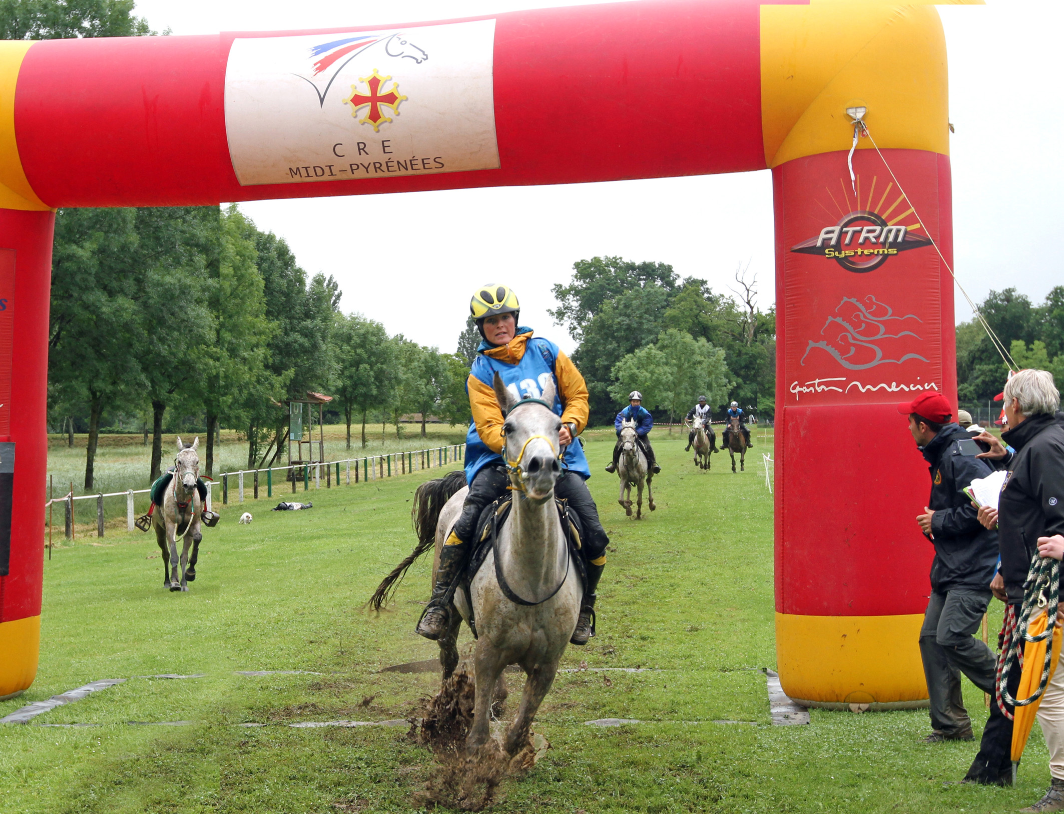 chevaux isle noe course enduro.jpg