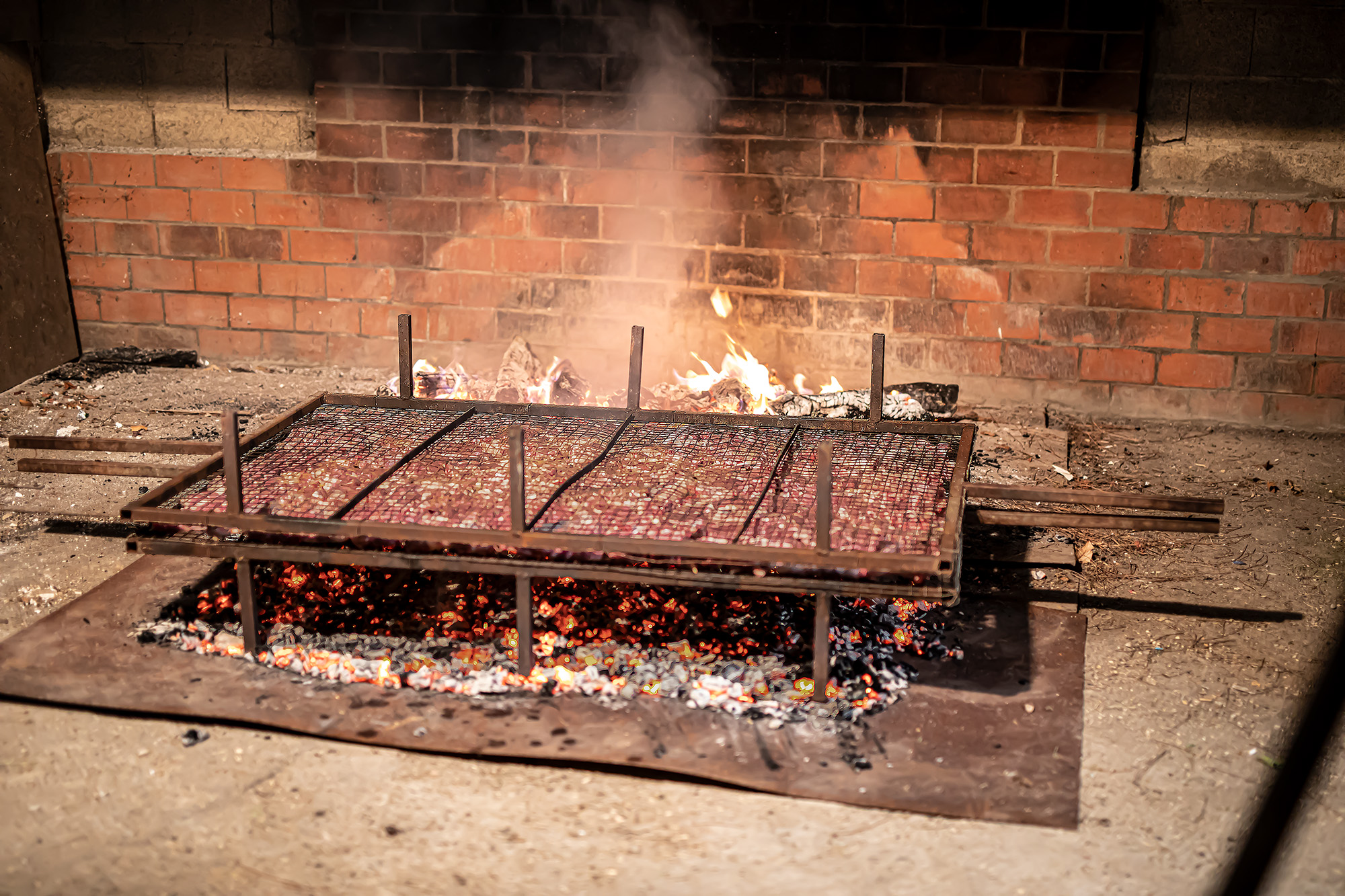 11 Le barbecue avec les pièces d'agneau 1bis 230722.jpg