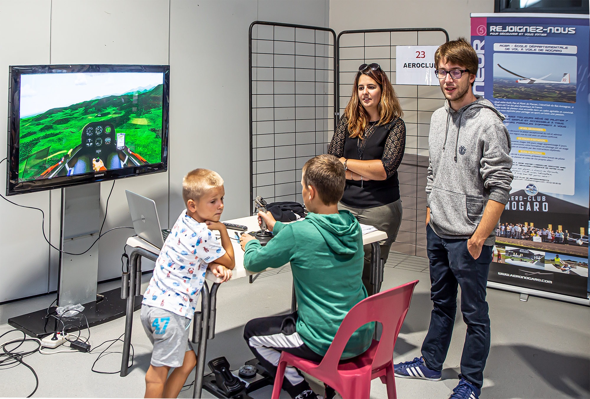 4 Stand de l'aéro-club avec un simulateur de vol 1bis 070919.jpg