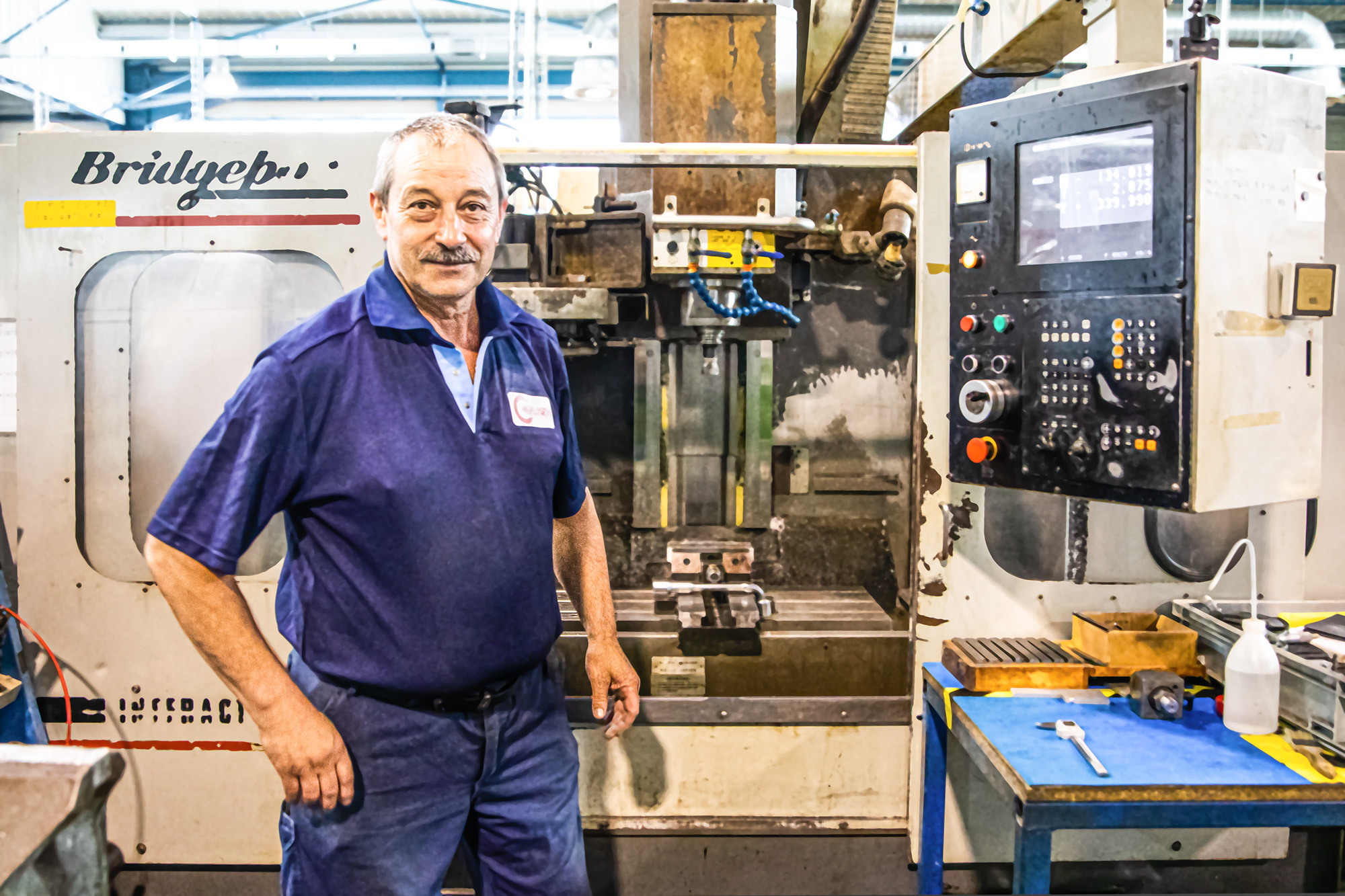 3 Gilles Castella devant la plus vieille machine 1bis 310822.jpg