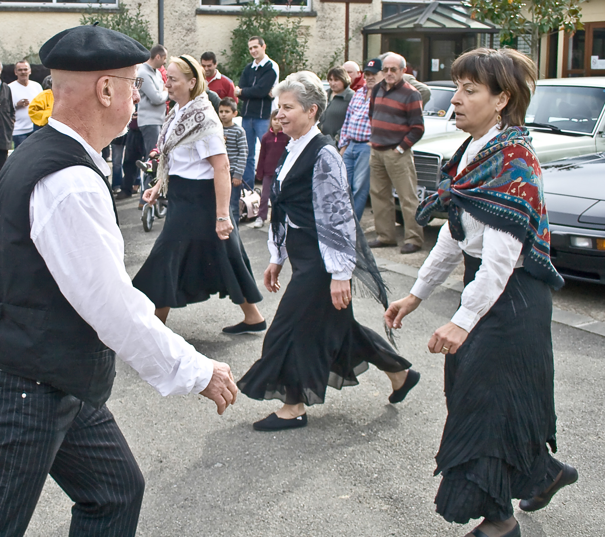 3 Tojosa danseurs Laujuzan 1bis 181008.jpg