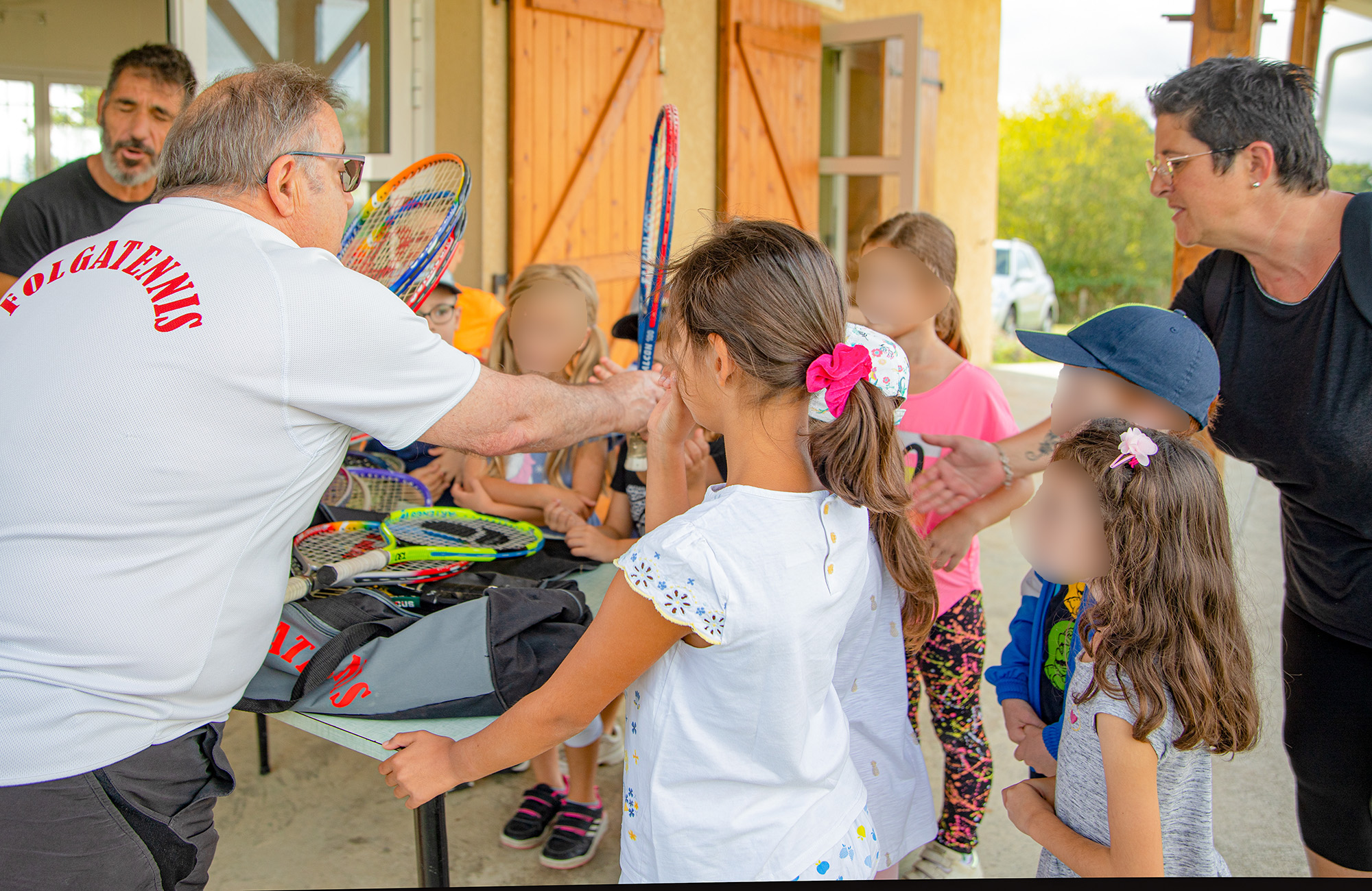 1bis Tennis distribution des raquettes 1bis 160922.jpg