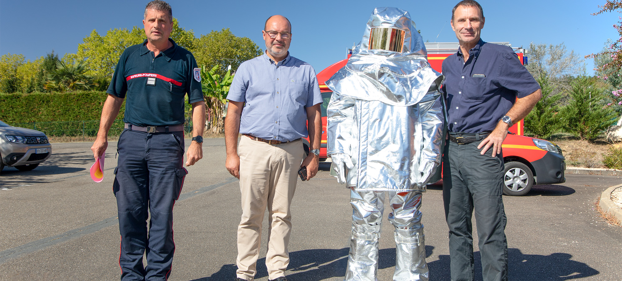 00 Le col Xavier Pergaud et les Terega encadrent le SP en tenue spéciale 1bbis 220922.jpg