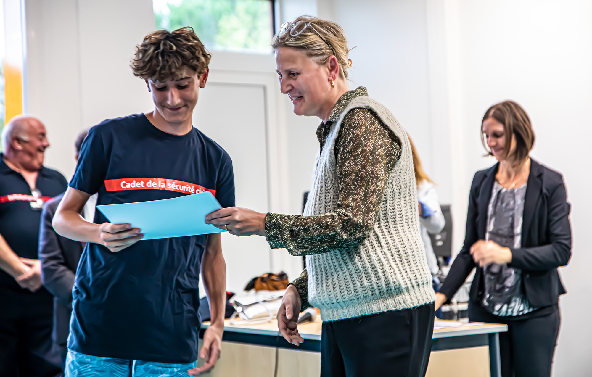 9 Laurence Lecoustre remet un diplôme 1bis 131022.jpg