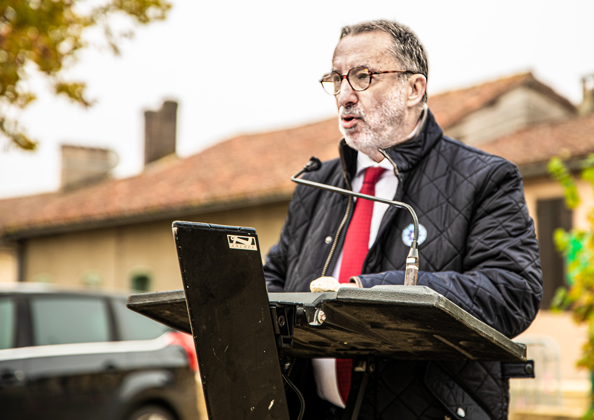 7bis Christian Peyret lit la lettre du ministre 1bis 111122.jpg