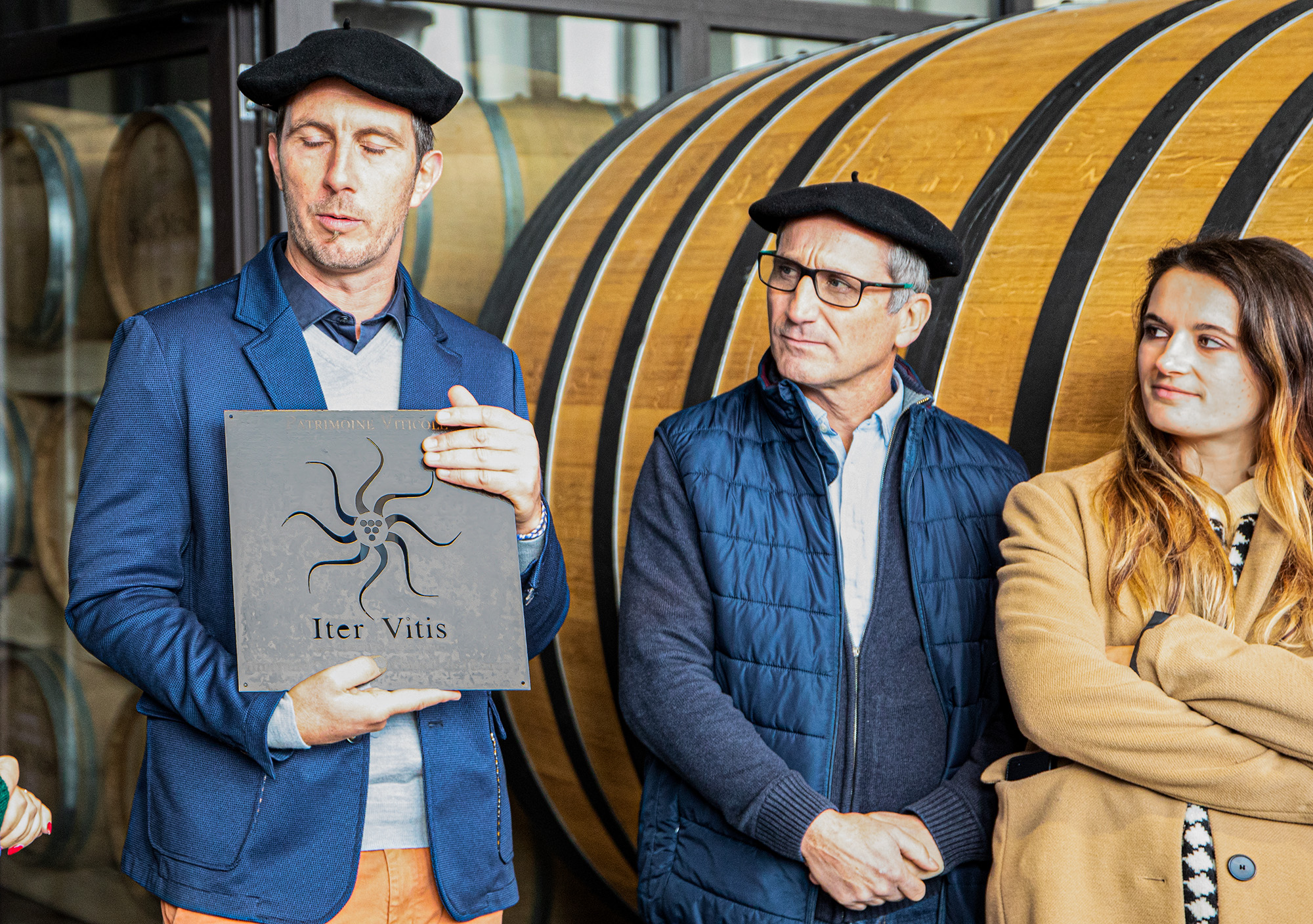 13Olivier Dabadie prend en main la plaque 1bis 021222.jpg