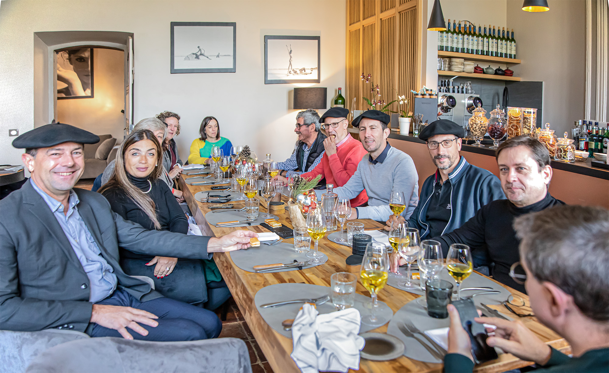 15 La table des invités 1 1bis 021222.jpg