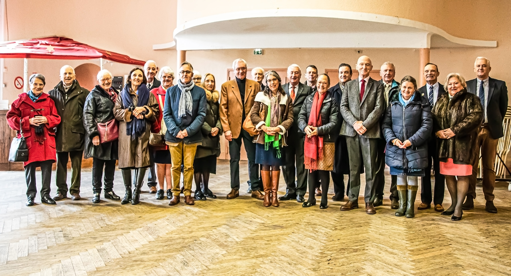 10 Photo de groupe avec le maire et le général X1bis 031222.jpg