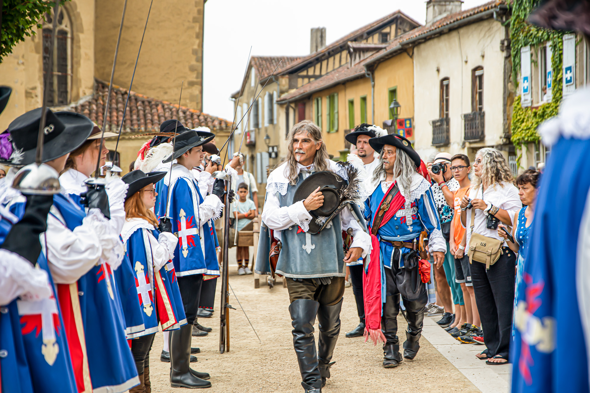 22 d'Artagnan passe les troupes en revue 1bis 140822.jpg