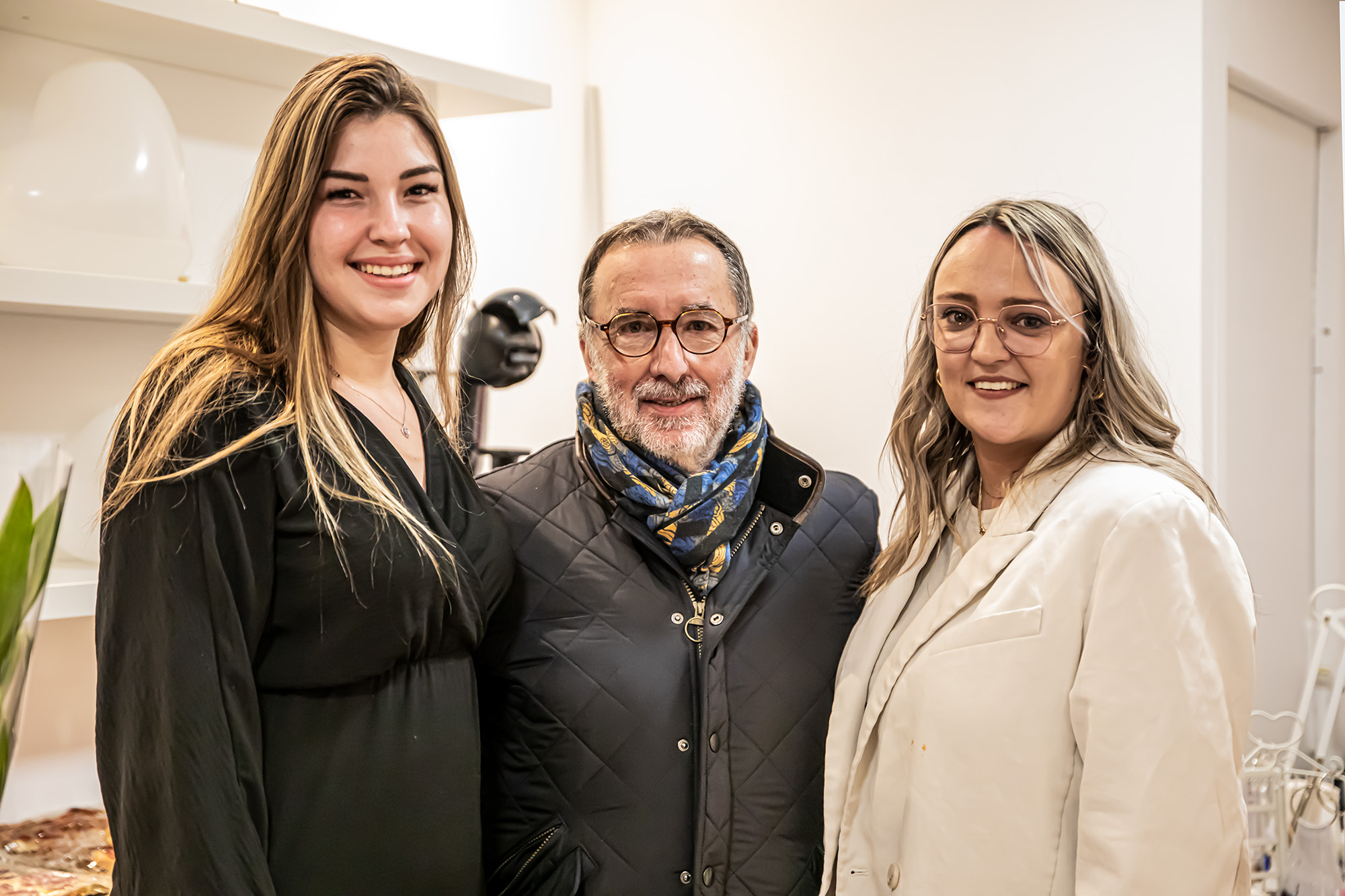 3 Anaïs Roskoschny Christian Peyret et et Julie Capes 1bis 091222.jpg
