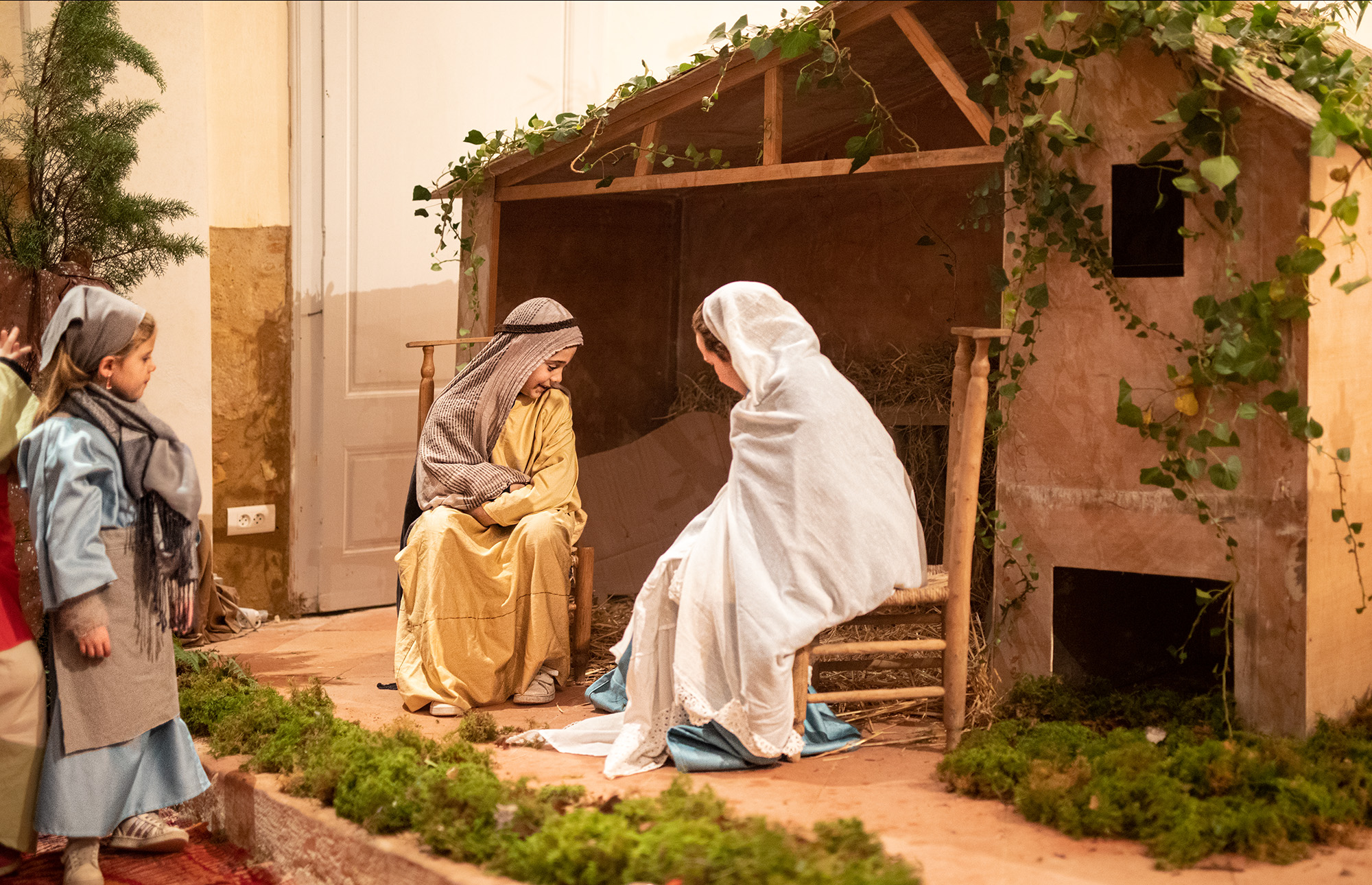6 Marie et Joseph sont dans la crèche 1bis 141222.jpg