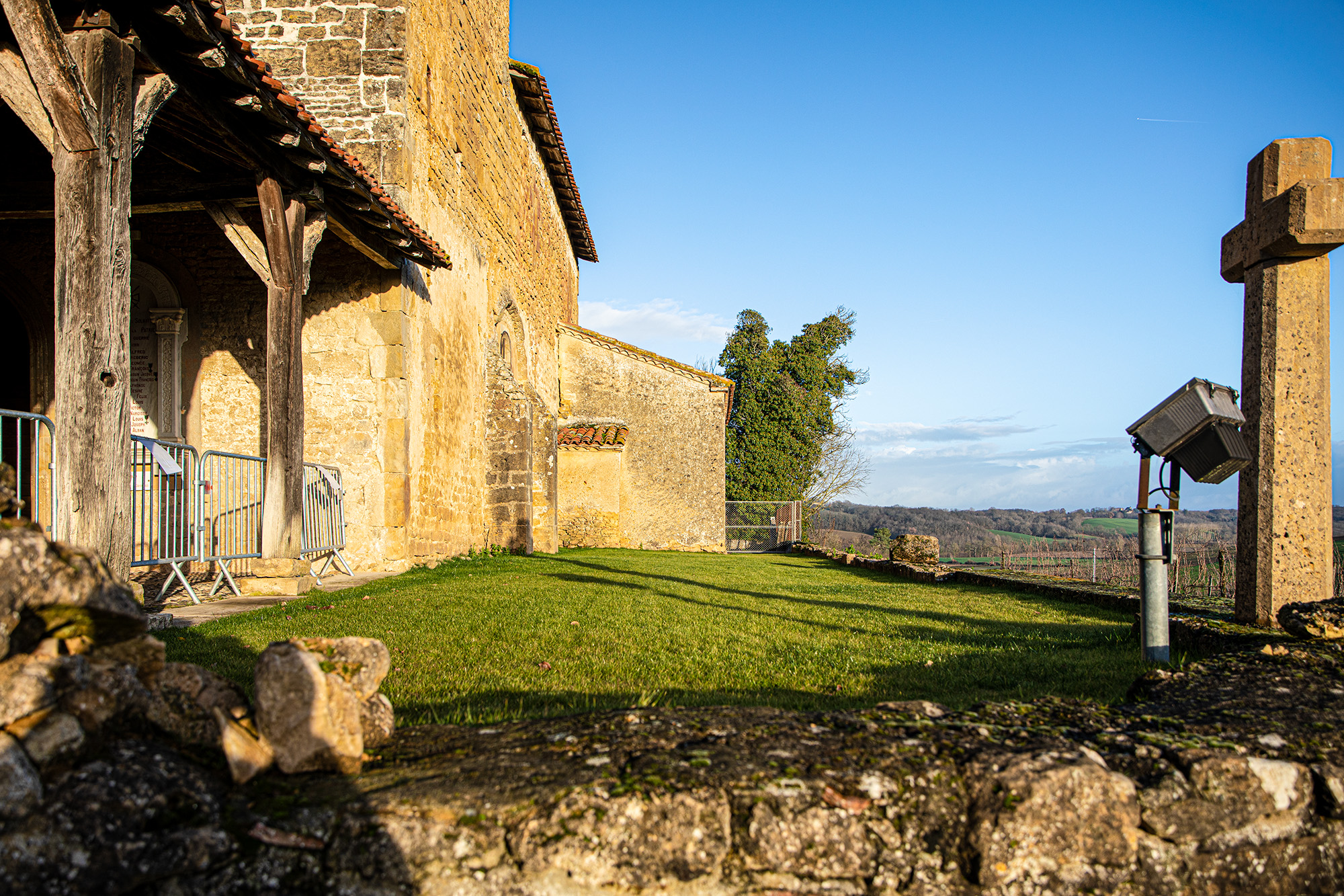 12 L'herbe naine à côté de l'église de Pouydraguin 1bis 110123.jpg