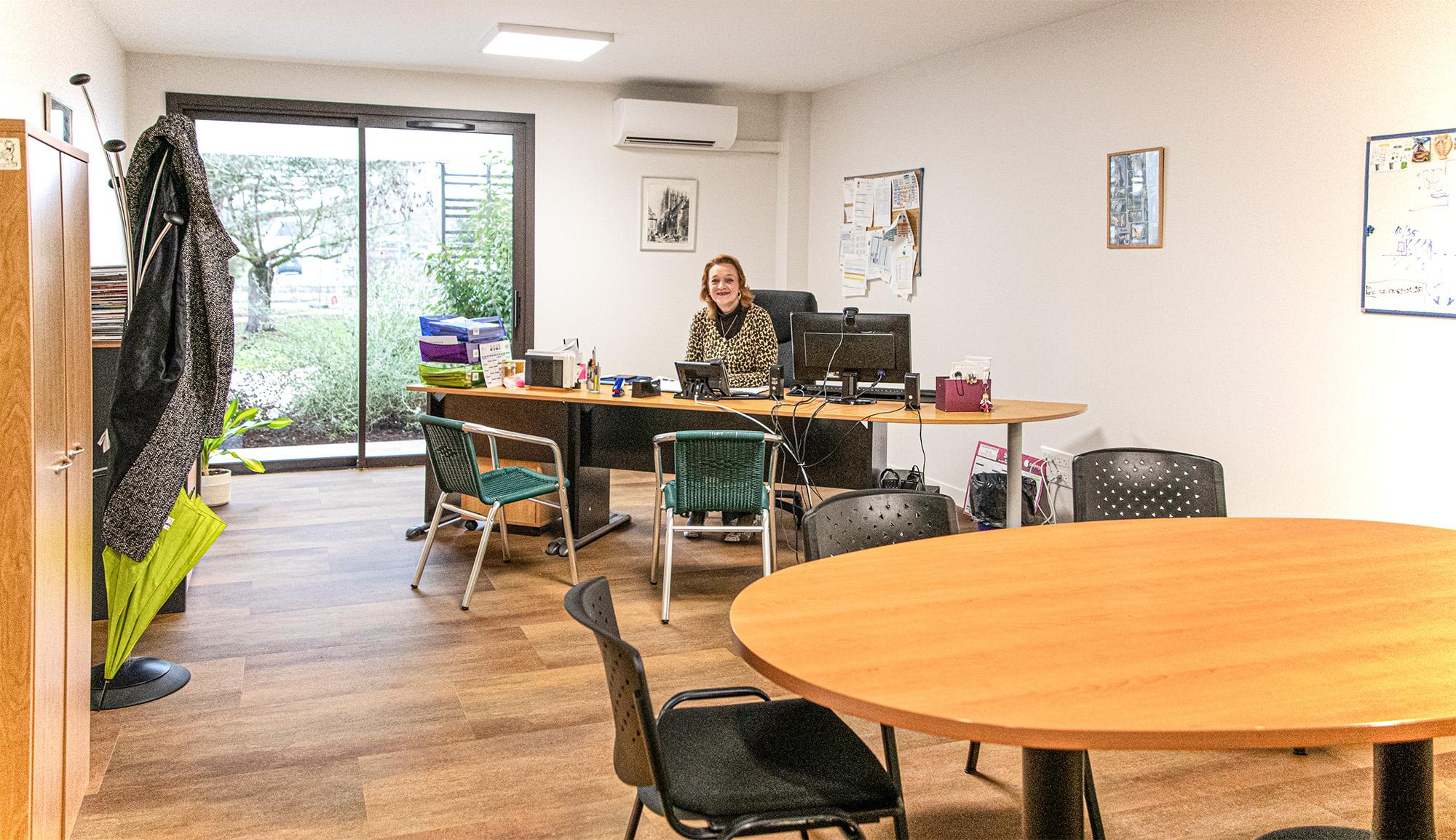 5 Véronique Saiter dans son bureau 1bis 110123.jpg