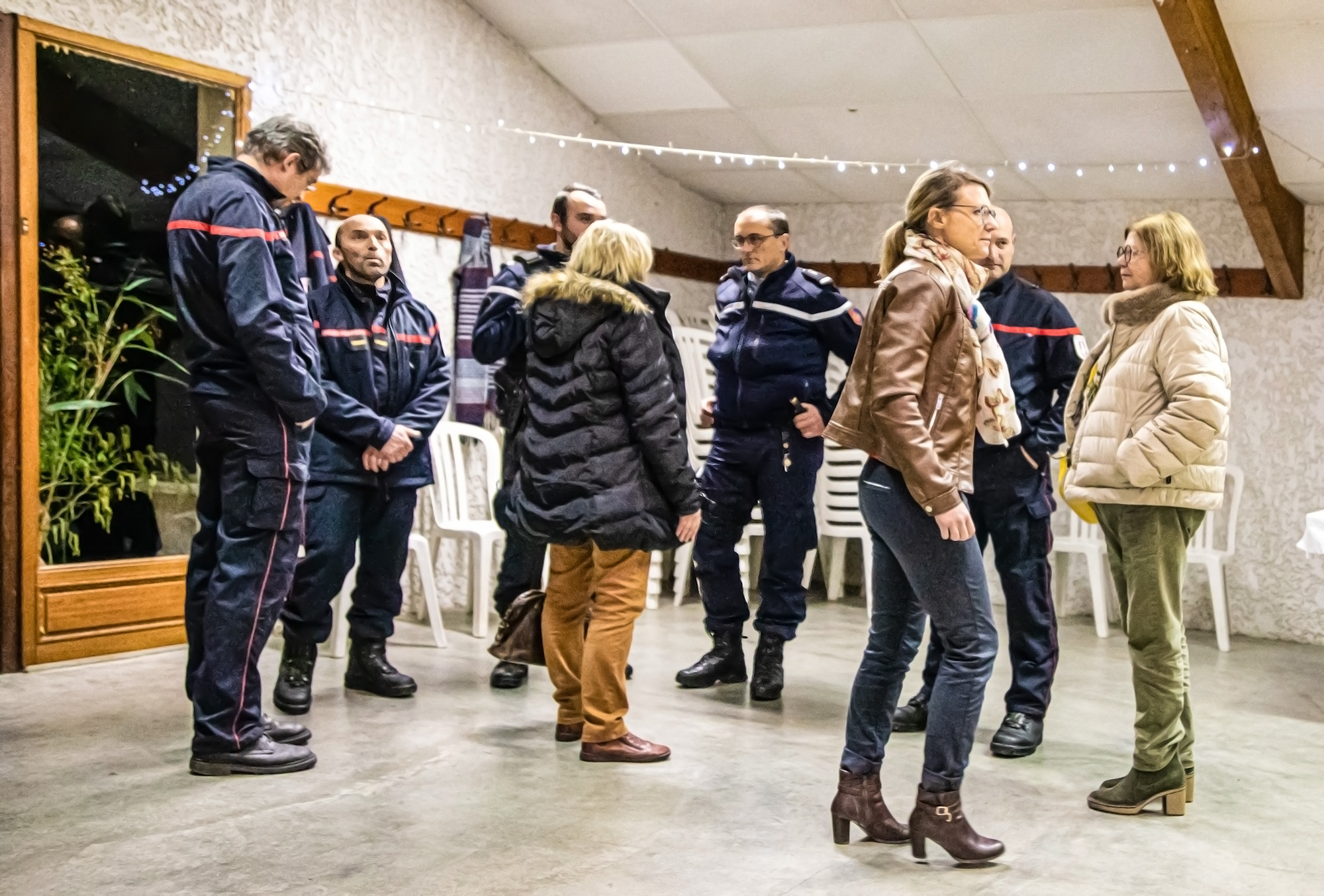 1 Les premier0123s arrivés Quitterie Spoerry Patricia Galabert sapeurs-pompiers gendarmes 1bis 130123.jpg