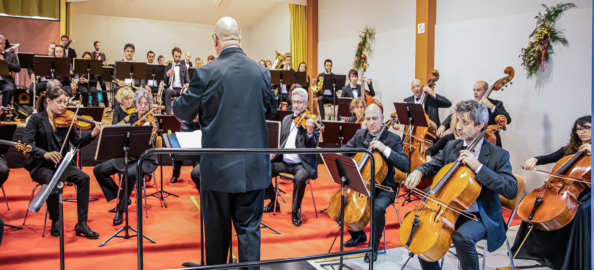 0 Vincent Gaup dirige l'orchestre 1bis 150123.jpg