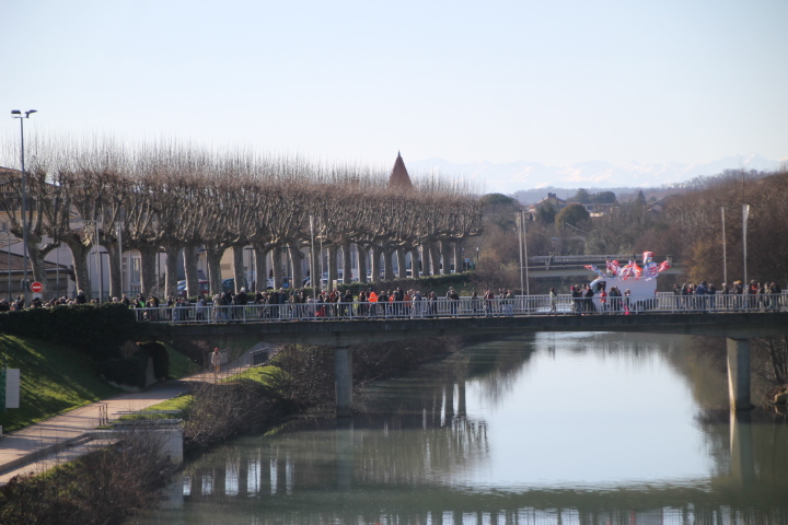 Au fond du pont Lagarassic une queue de plusieurs kilomètres !!!