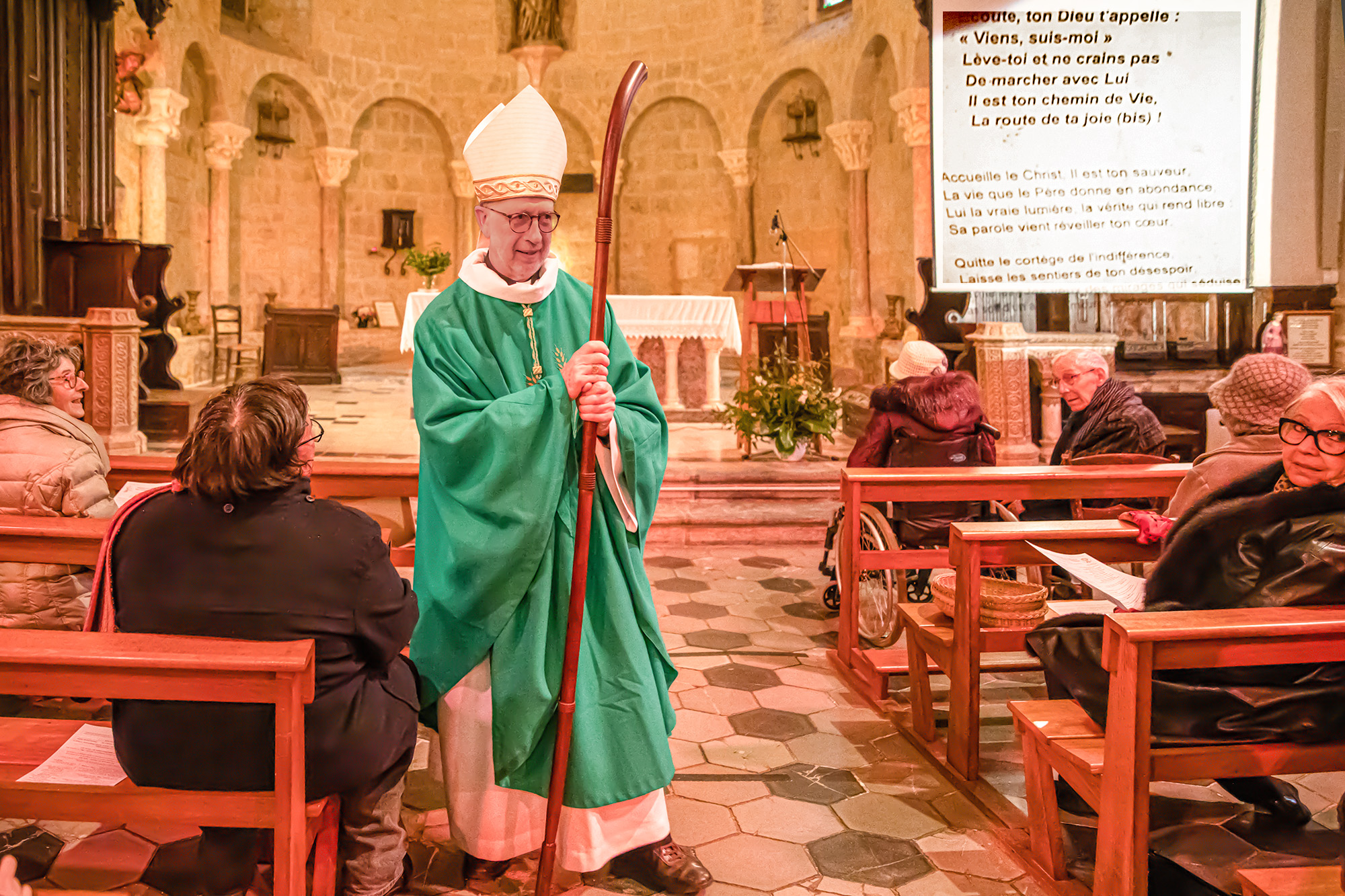 4 Rencontre avec les paroissiens avant la messe 1bis 220123.jpg
