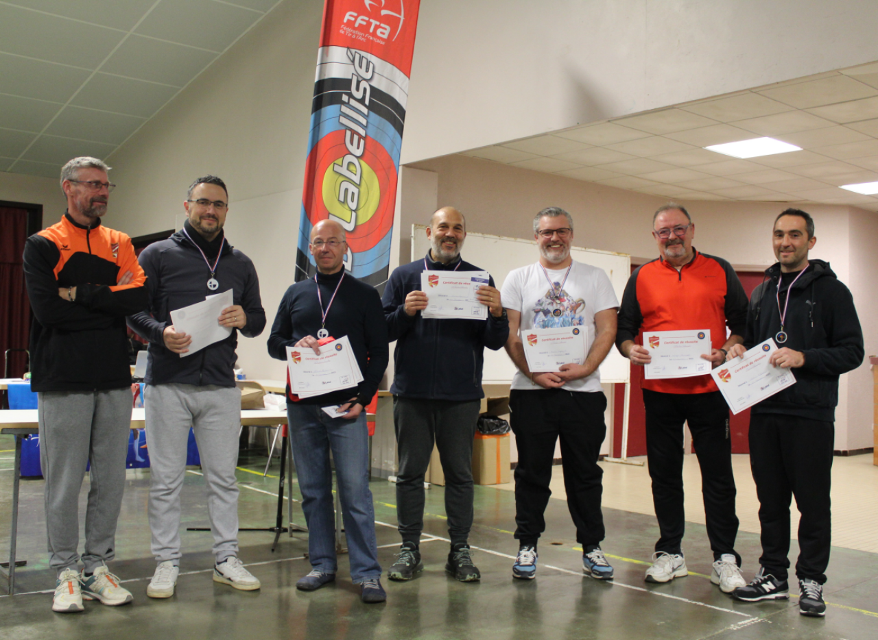 Remise des insignes de progression aux adultes débutants diplômés.JPG