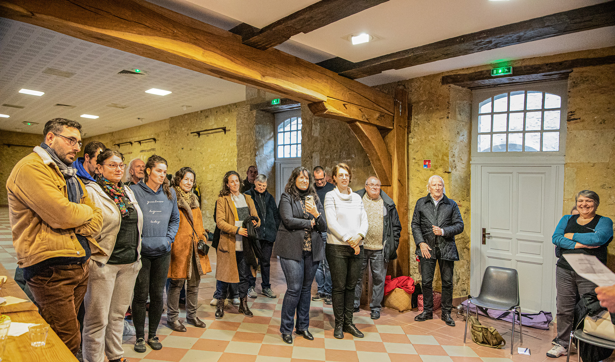 3 L'assistance avec la maire 1bis 040223.jpg
