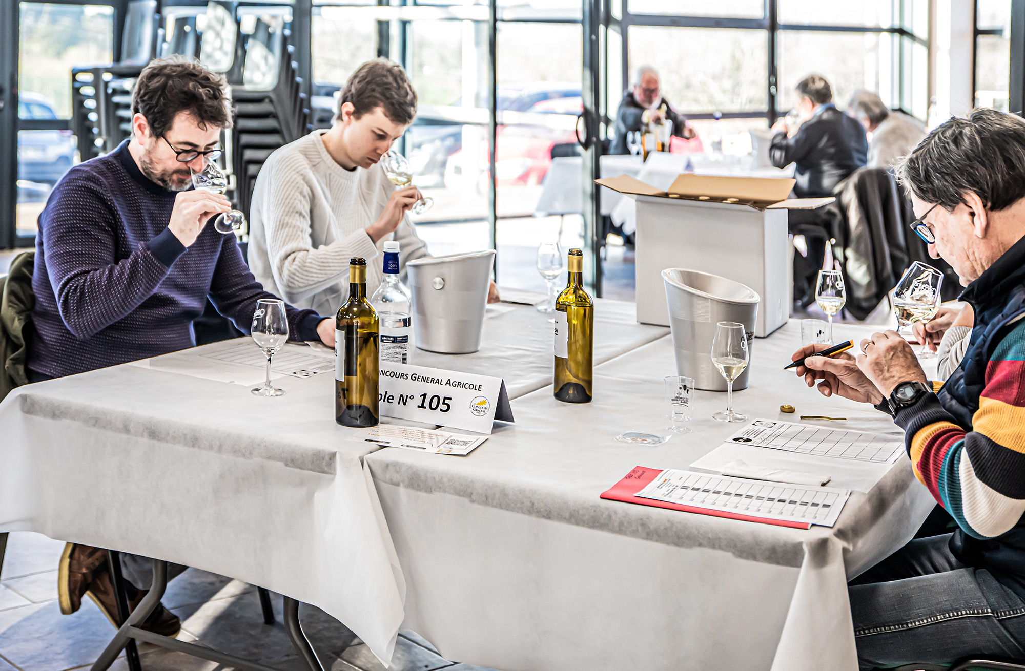 4 Table de dégustateurs 1bis 060223.jpg