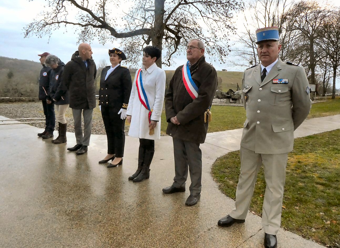 Les officiels présents à cette cérémonie P1120624 (Copier).JPG