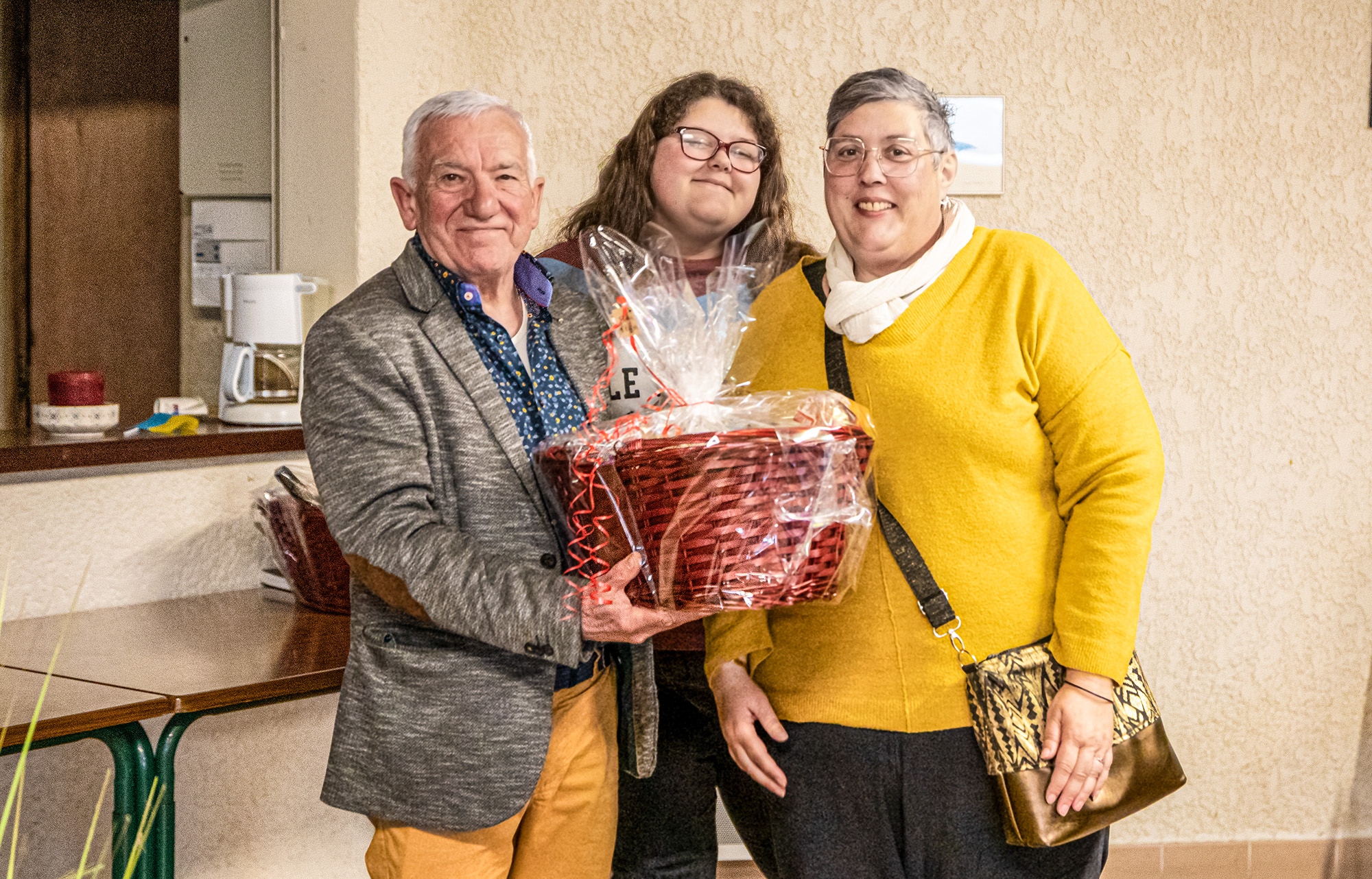 9 Cadeau à Karine Bazerque et à sa fille 1bis 040323.jpg
