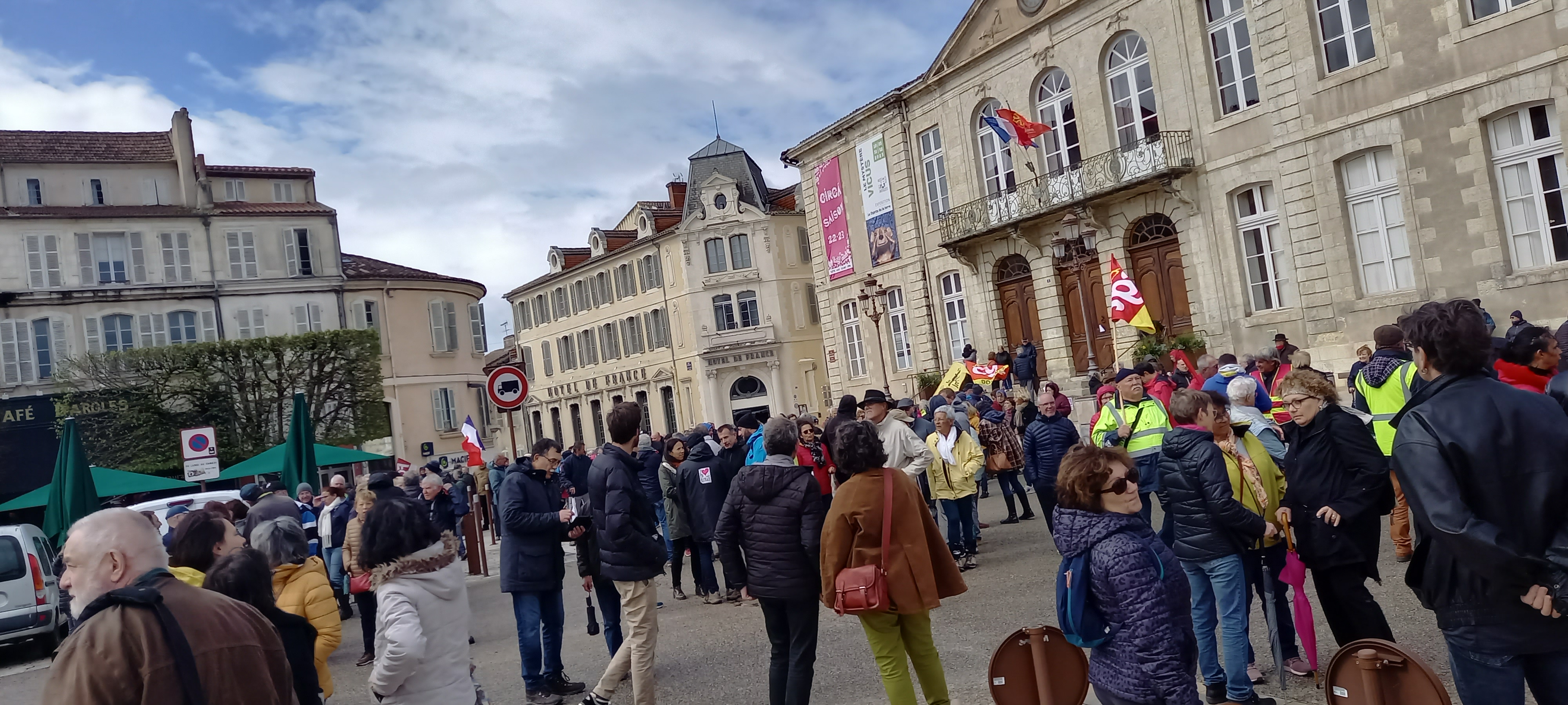 Place de la Libération.jpg