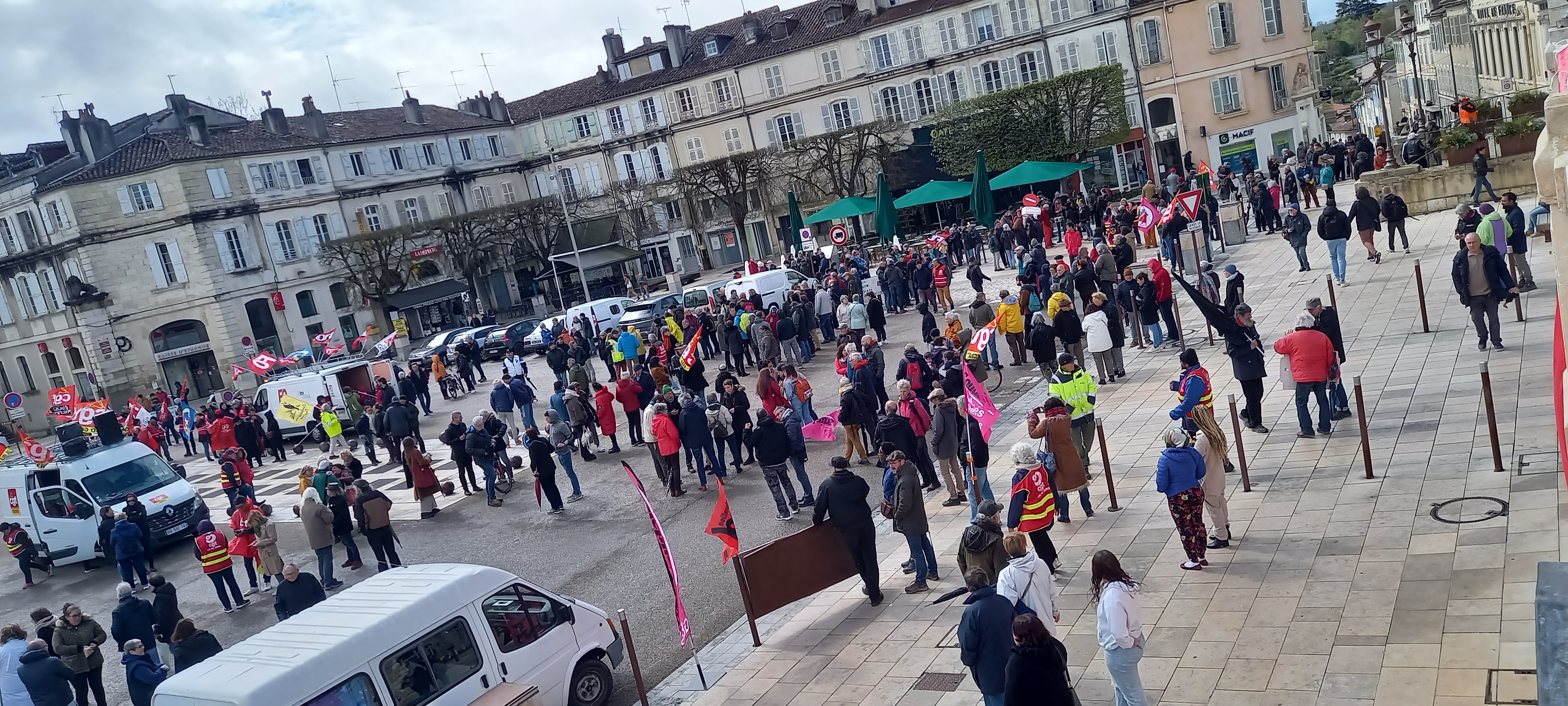 Place de la Libération (1).jpg