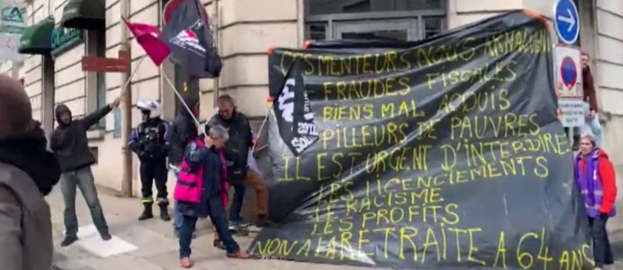 Devant le Crédit Agricole.PNG