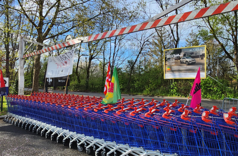 Blocage Carrefour.PNG
