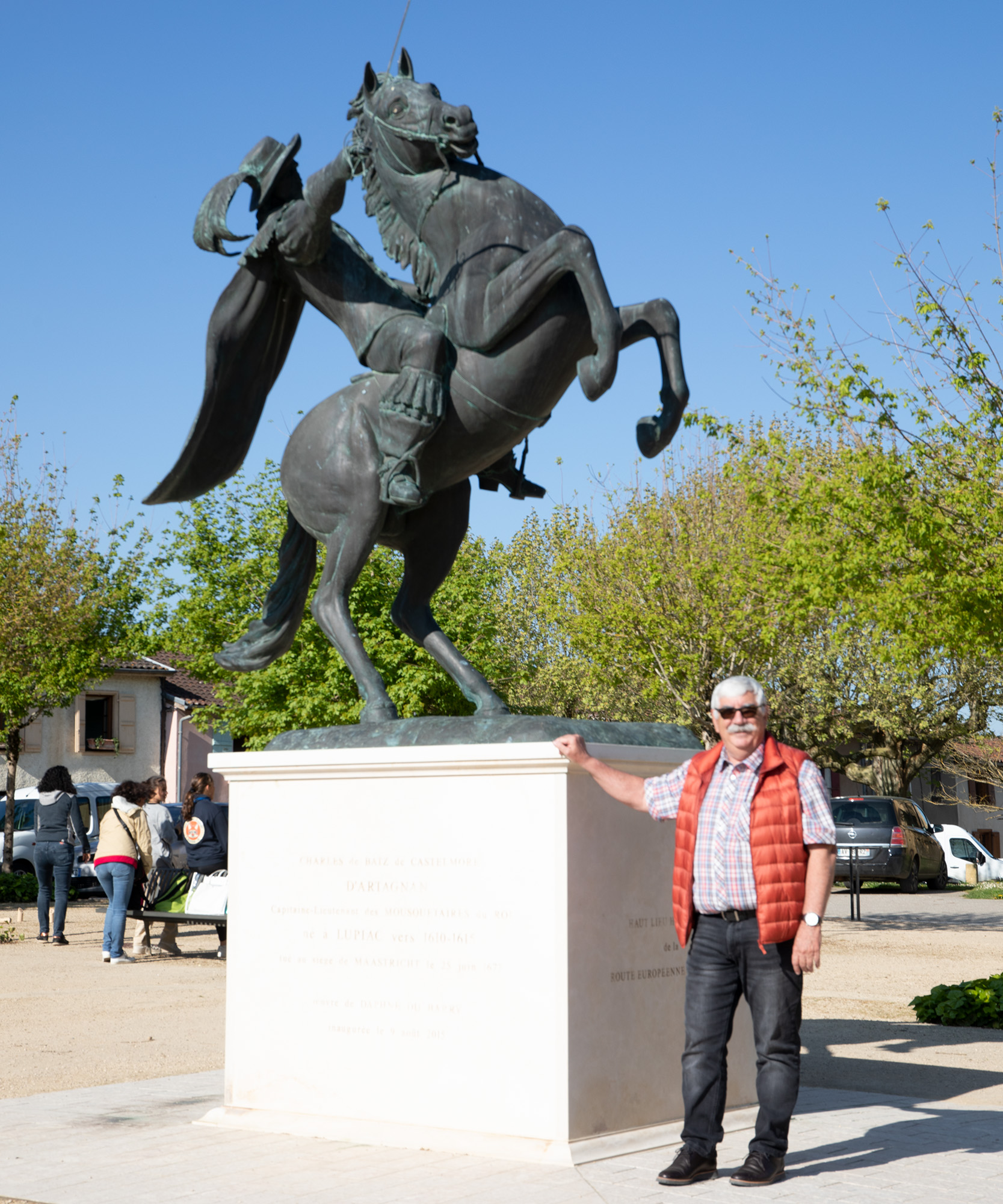 2 Nous demandons à Philippe Gérard de prendre la pose1bis 180423.jpg