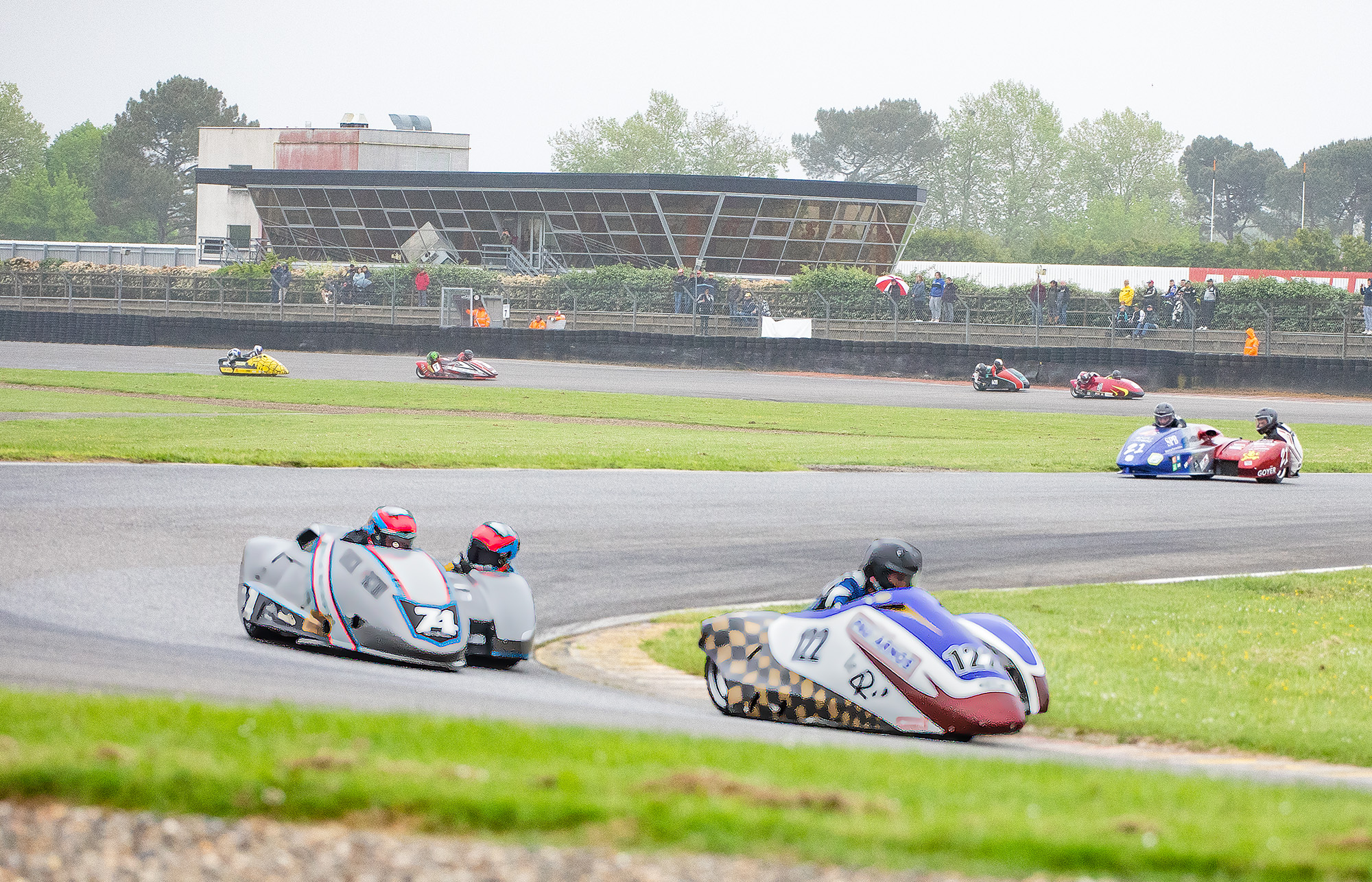 7 Course 1 le 122 Palacoeur-Cescutti prend la 2e place devant le 74 frères Peugeot 1bis 290423.jpg