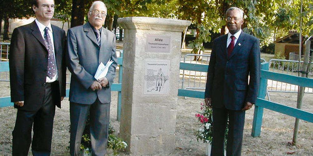 toussaint louverture isle noe 2003 inauguration.jpg