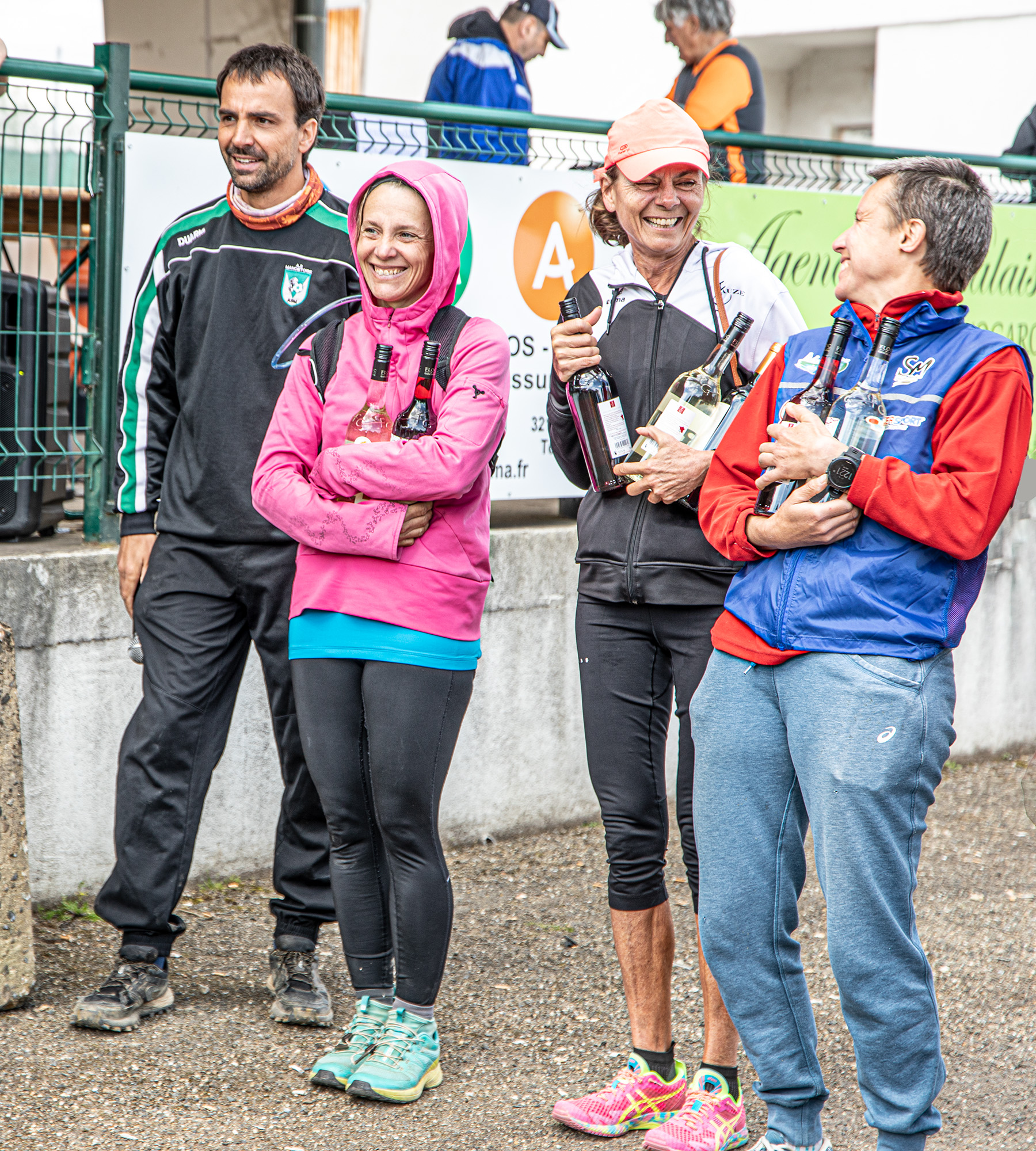 3 Thomas escudier et les 3 gagnantes du 12 km 1bis 180523.jpg