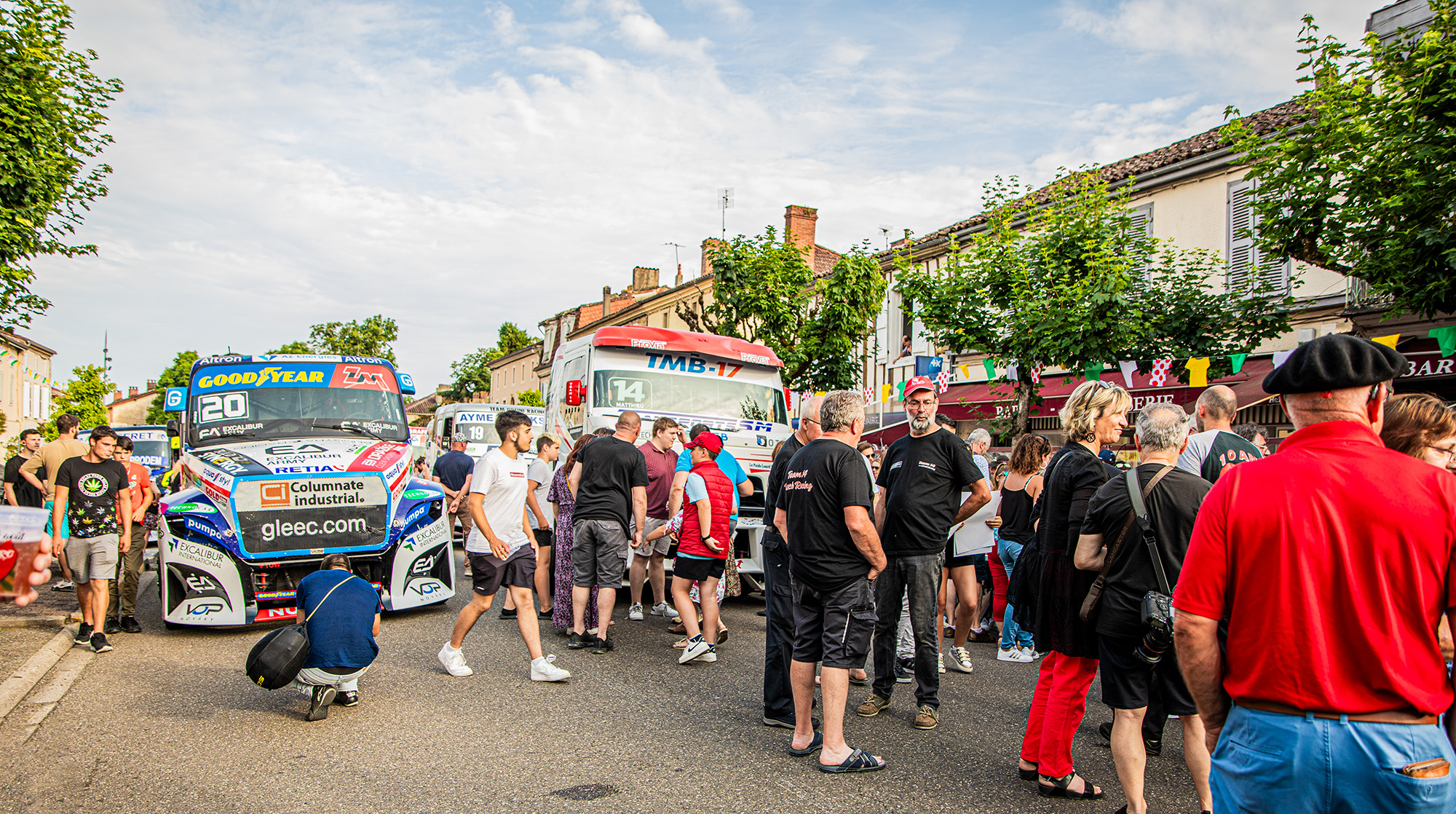 5 Place des Pyrénées le camion de course de Téo Calvet 1bis 160623.jpg