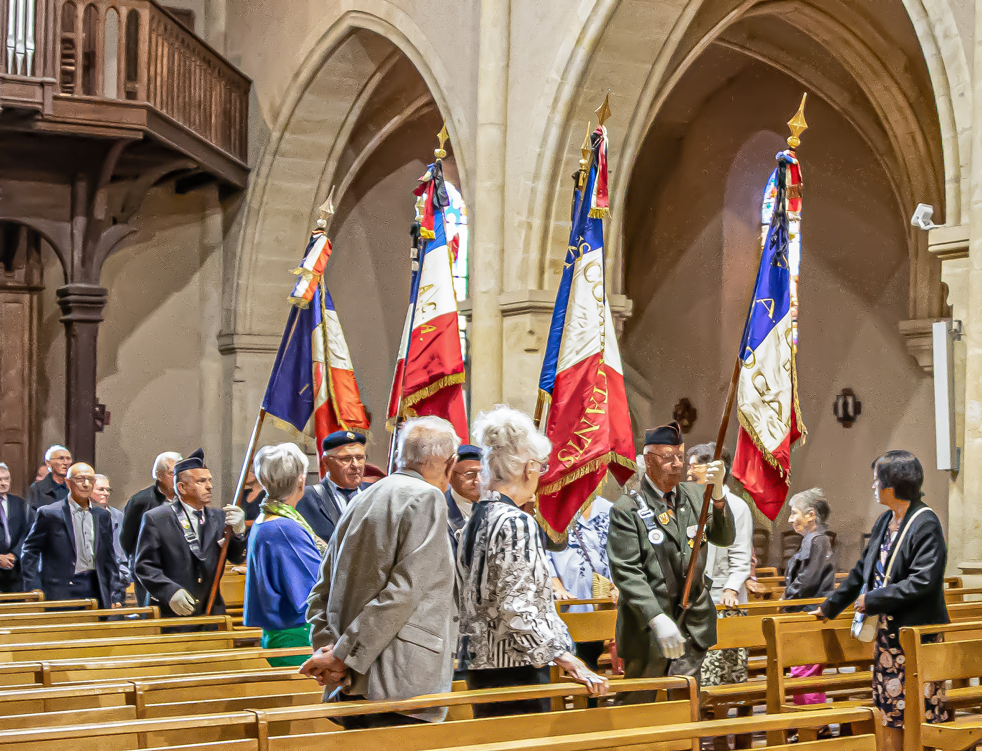 1 Arrivée des porte-drapeaux à l'église du Houga 1bis 290623.jpg