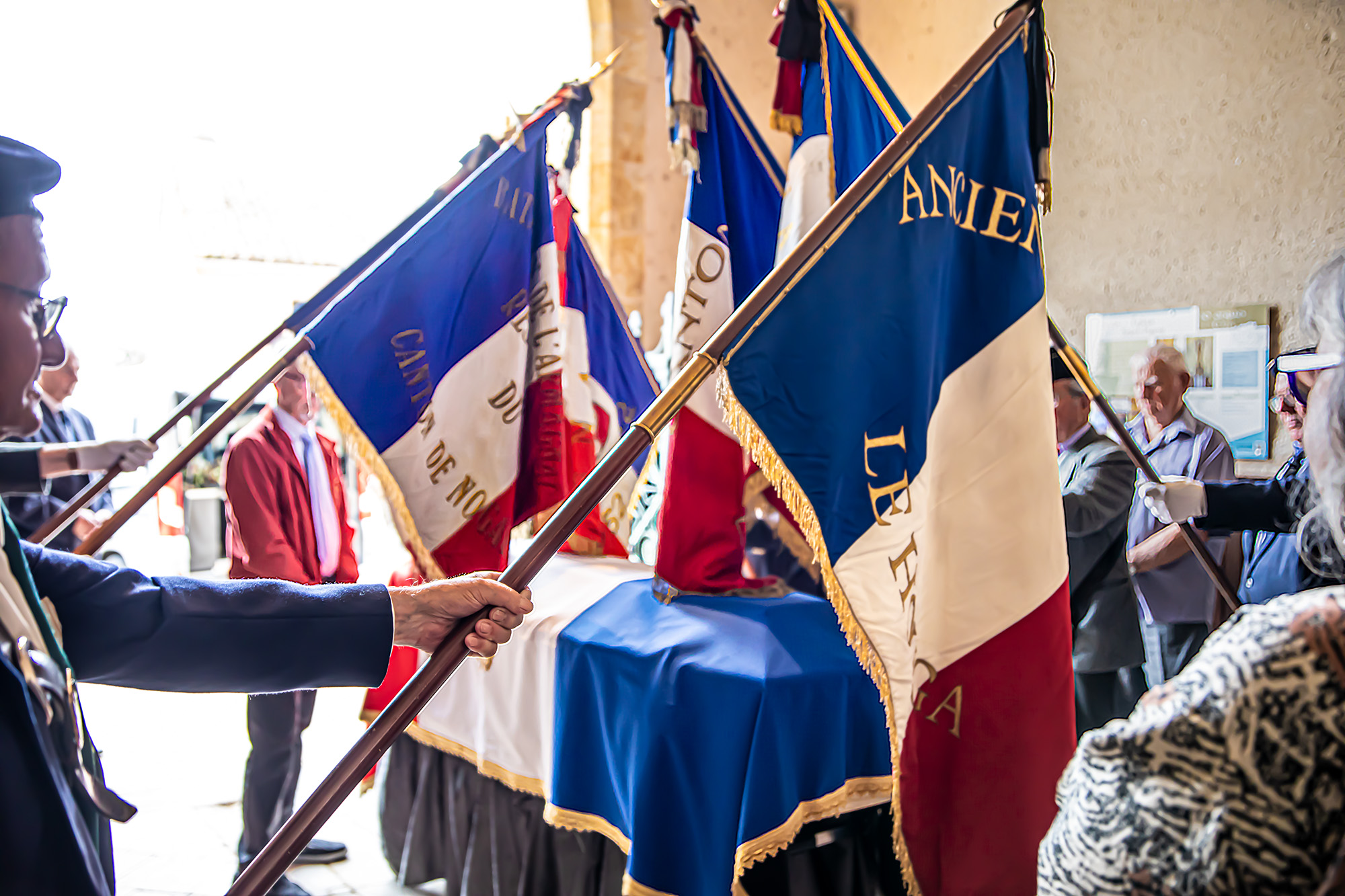 6 Hommage des Anciens combattanta sur le parvis de l'église 1bis 290623.jpg