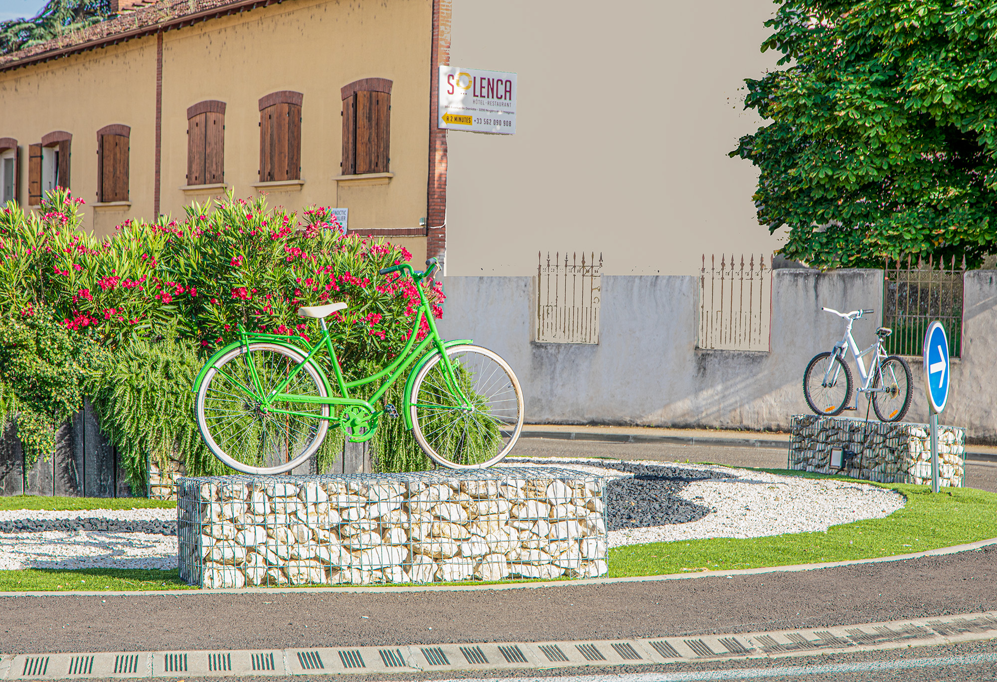 1 Vélos sur le m^me giratoire 1bis 010723.jpg