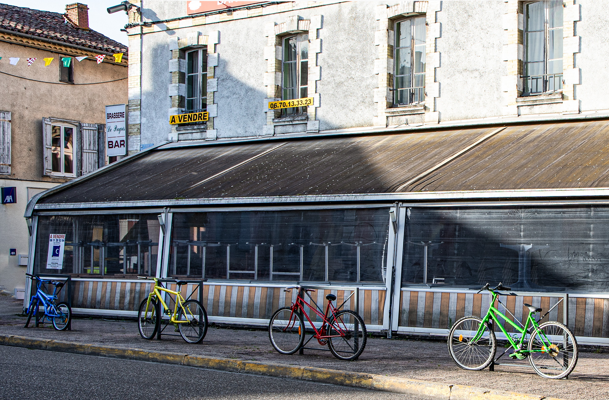 5 Vélos place des Pyrénées  1bis 010723.jpg