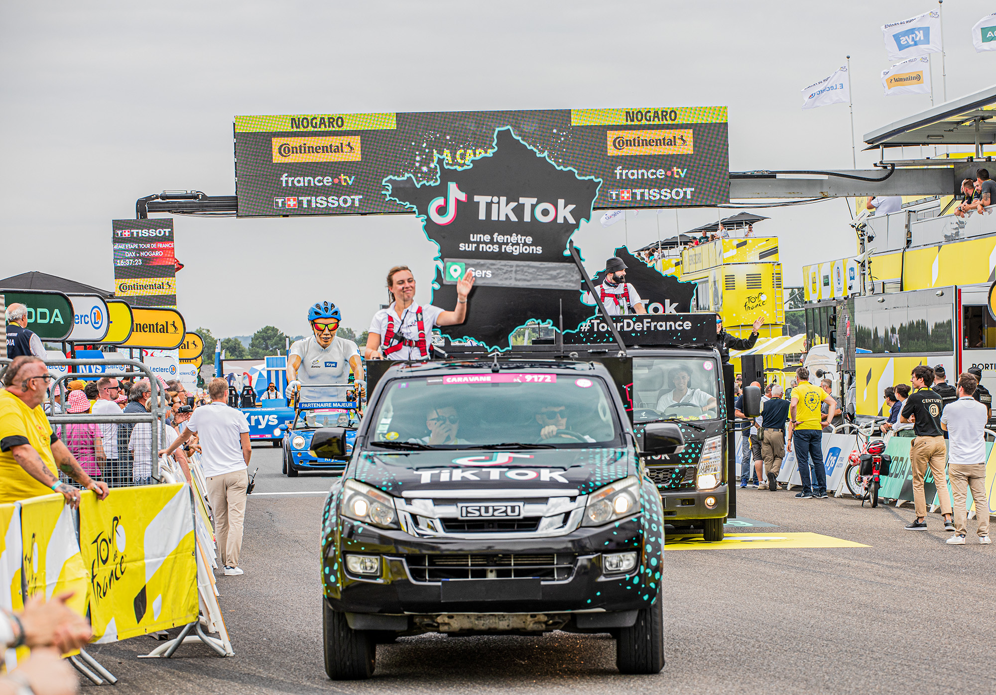 30 Caravane Tiktok suivie Krys 1bis 040723.jpg