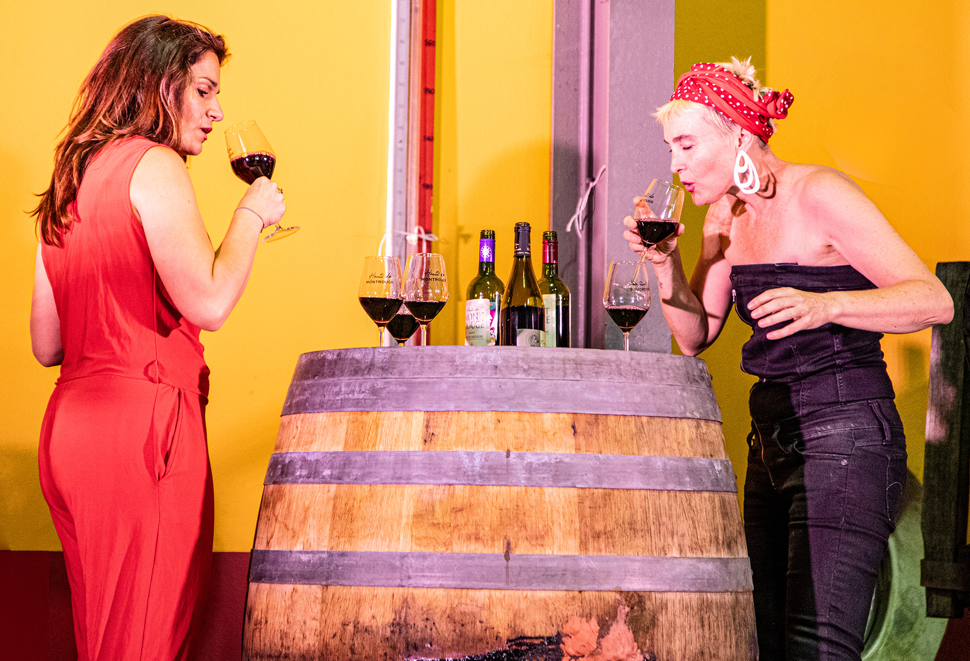 12 Stéphanie Manus et Marie Delmarès lèvent le coude 1bis 140723.jpg