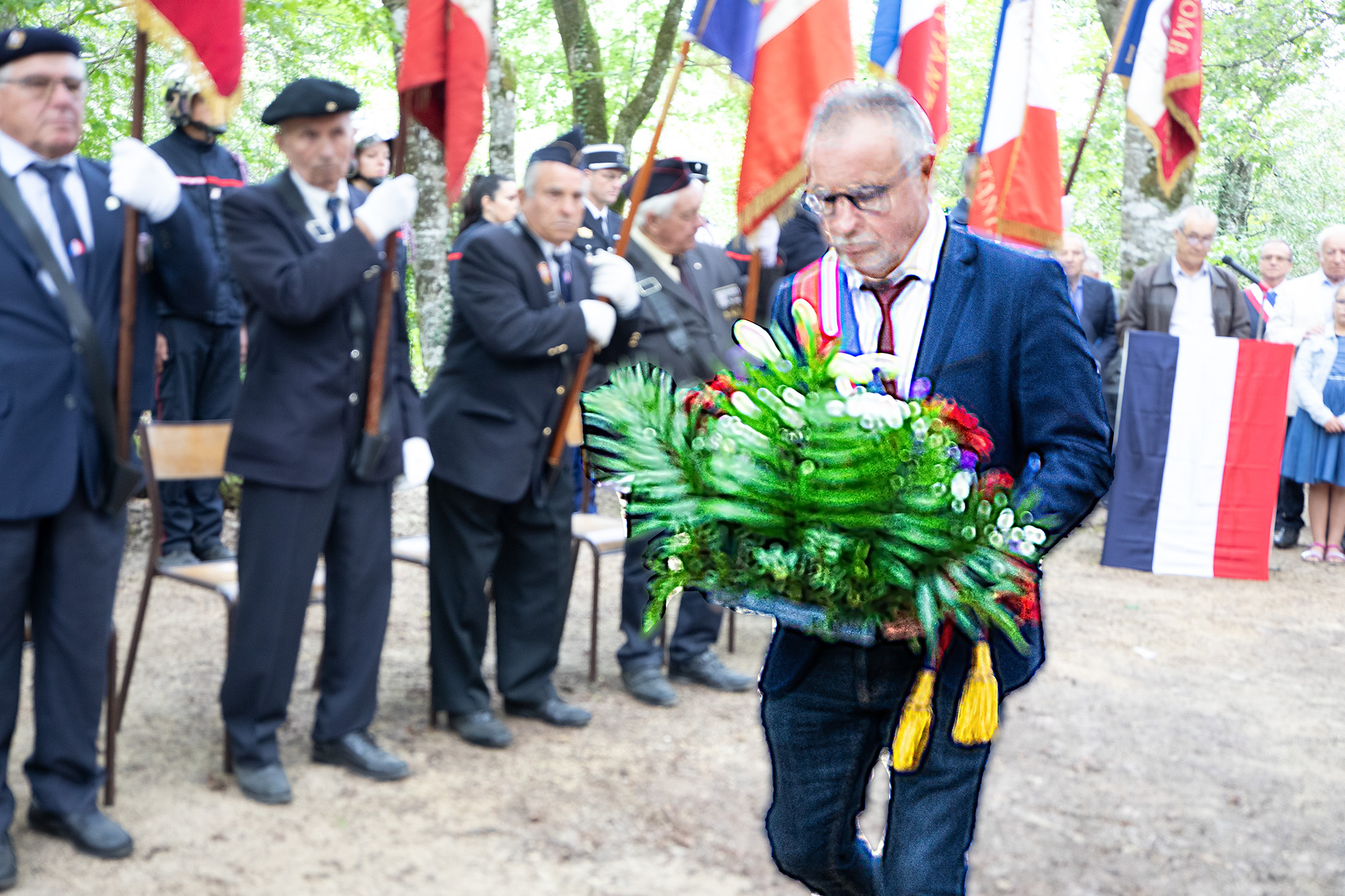 4 Philippe Dupouy dépose une gerbe 1bis 160823.jpg