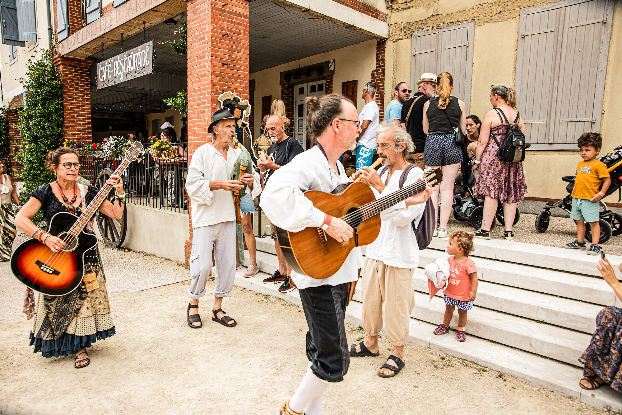 14 Groupe de musiciens 1bis 130823.jpg