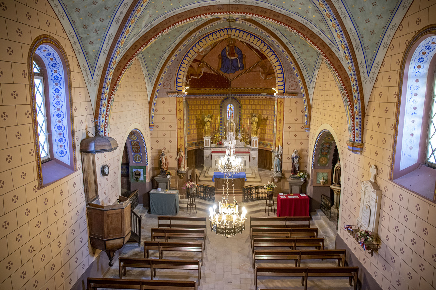 9624-nef+choeur.jpg