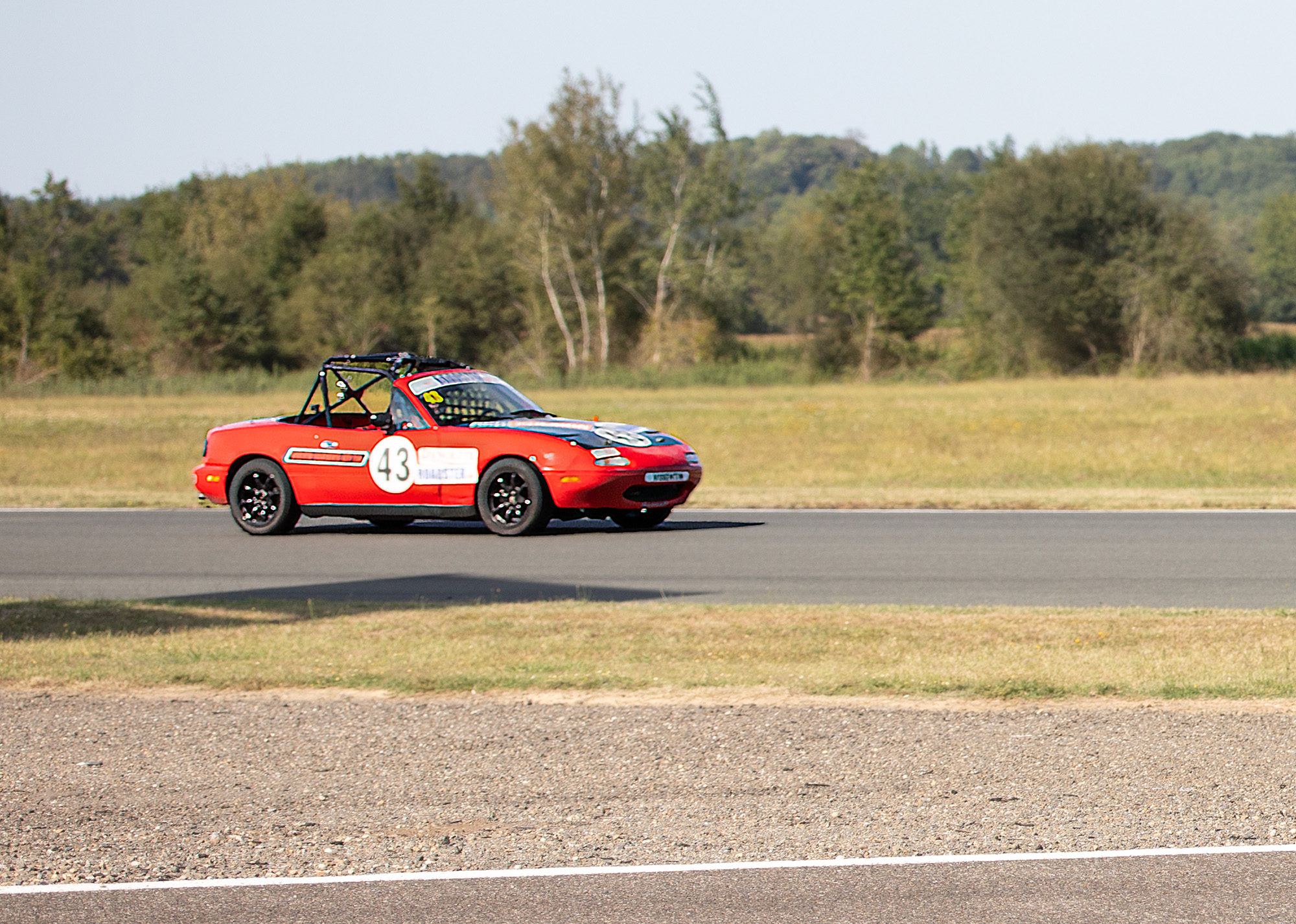 34bis Roadster pro Cup course 3 le 43 dans la ligne droite 1bis 100923.jpg